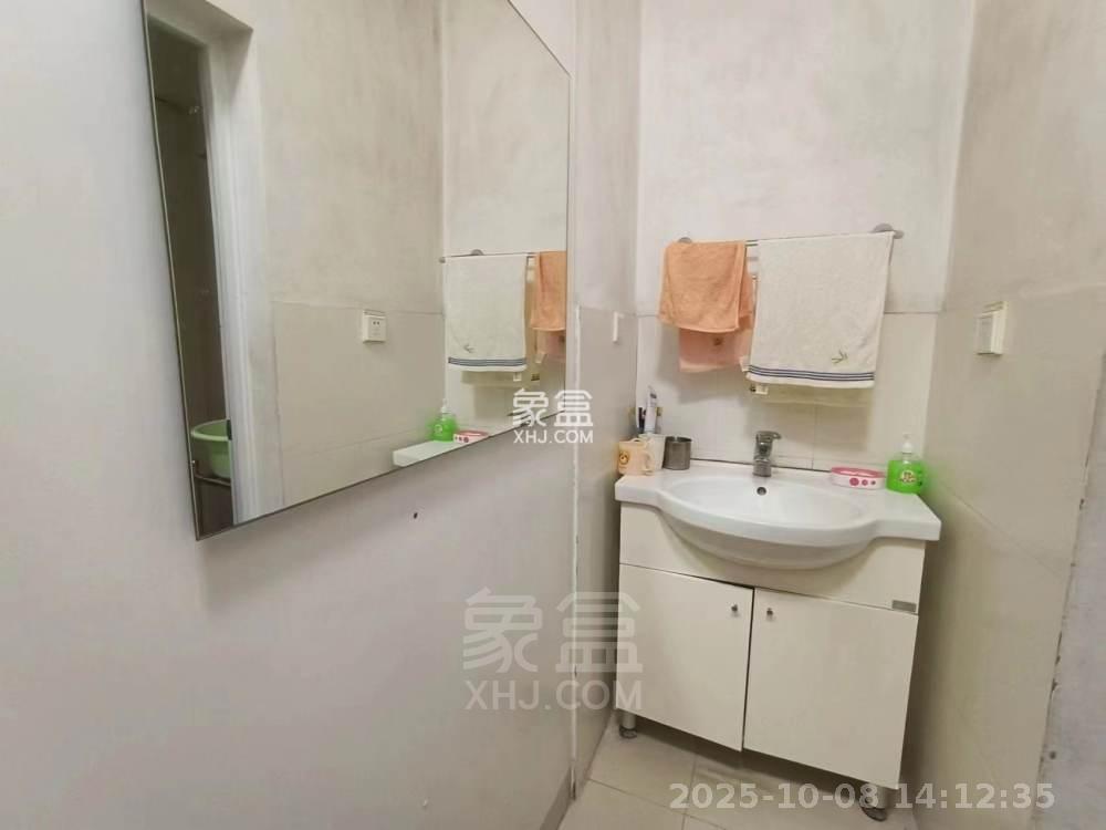 嘉盛华府 3室2厅2卫 1300.0元/月 嘉盛华府 3室2厅2卫 1300.0元/月室内图