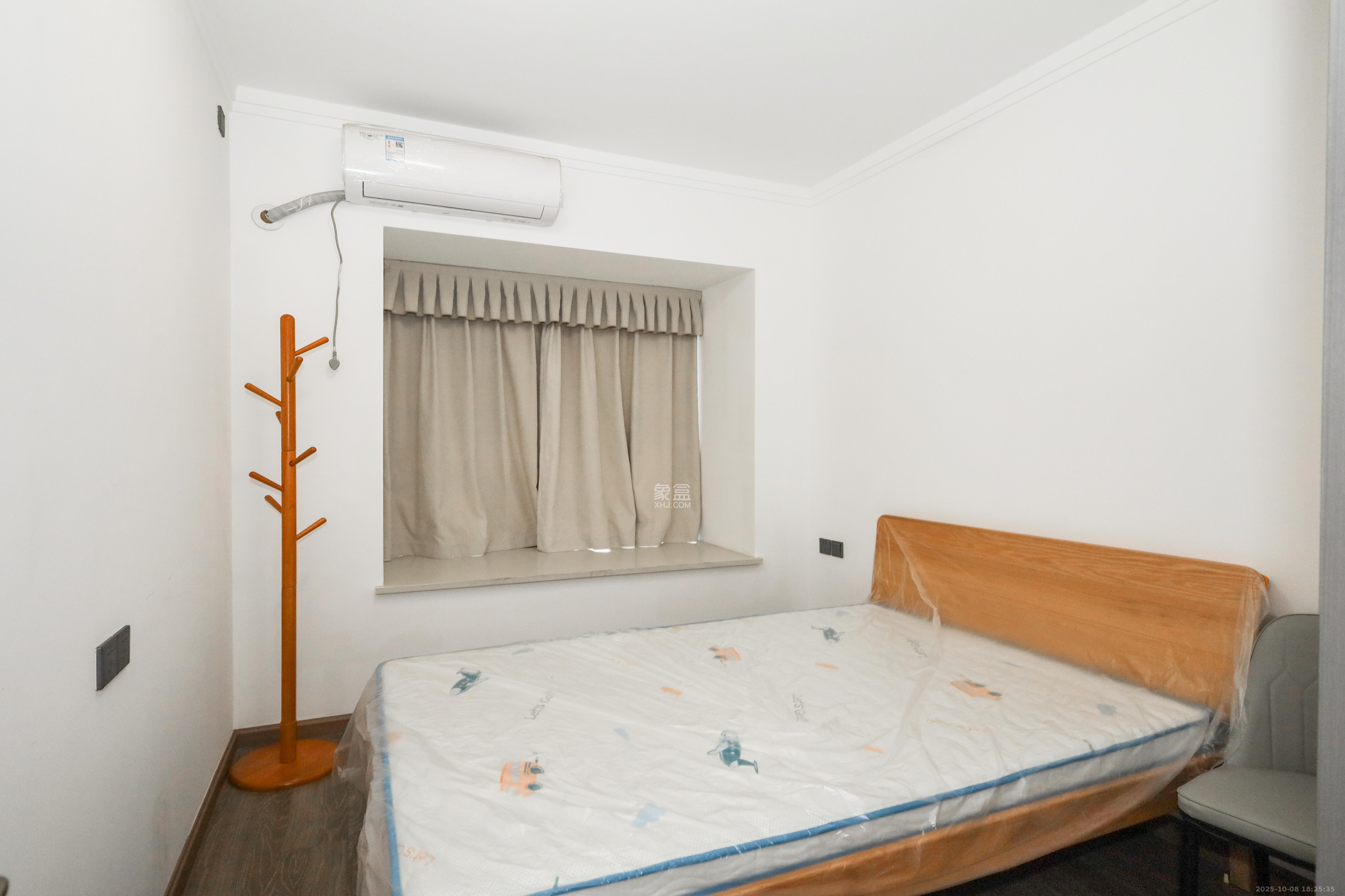 招商华发依云曦城 4室2厅2卫 150.0万 招商华发依云曦城 4室2厅2卫 150.0万卧室