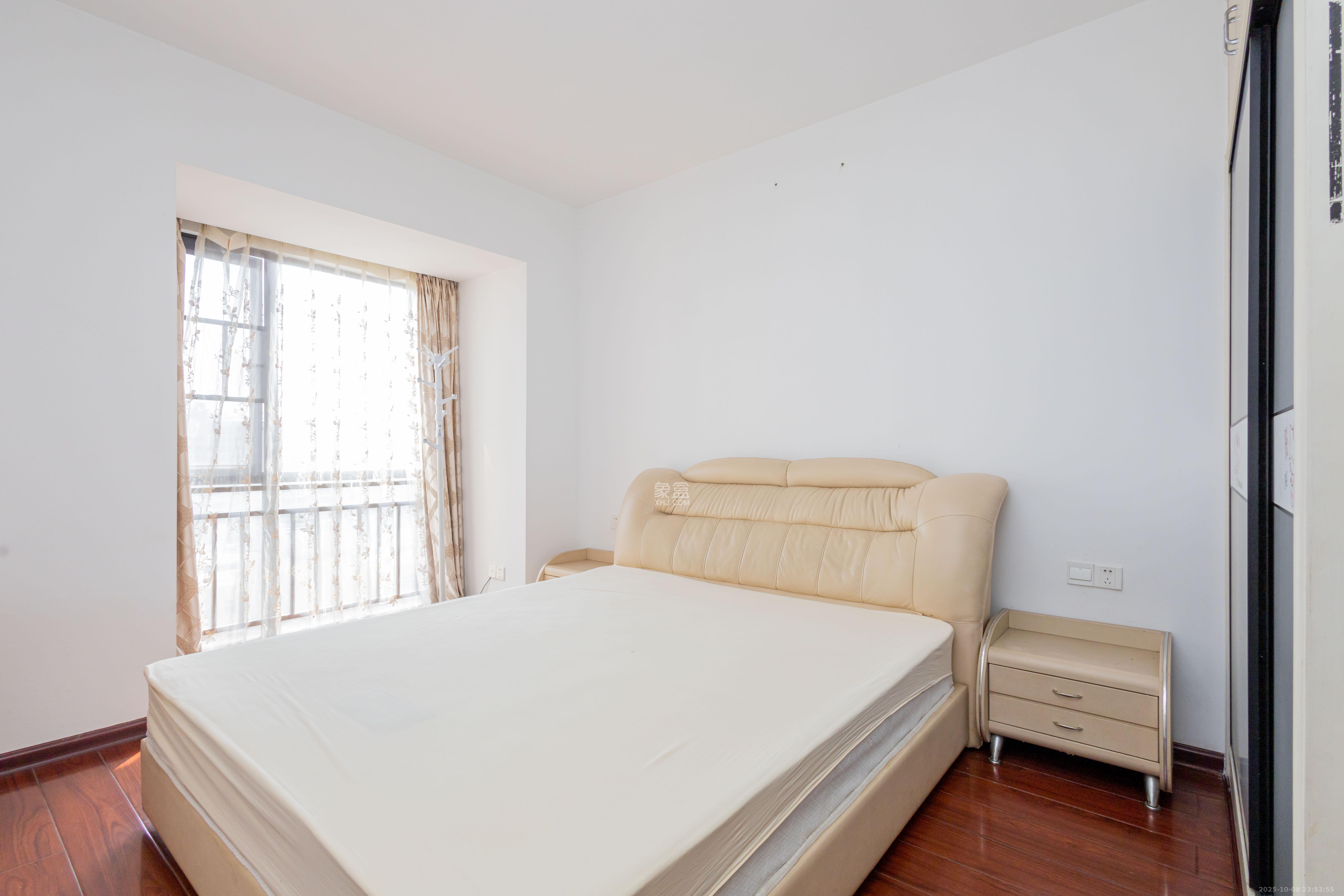 旭辉华庭 3室2厅2卫 69.8万 旭辉华庭 3室2厅2卫 69.8万卧室