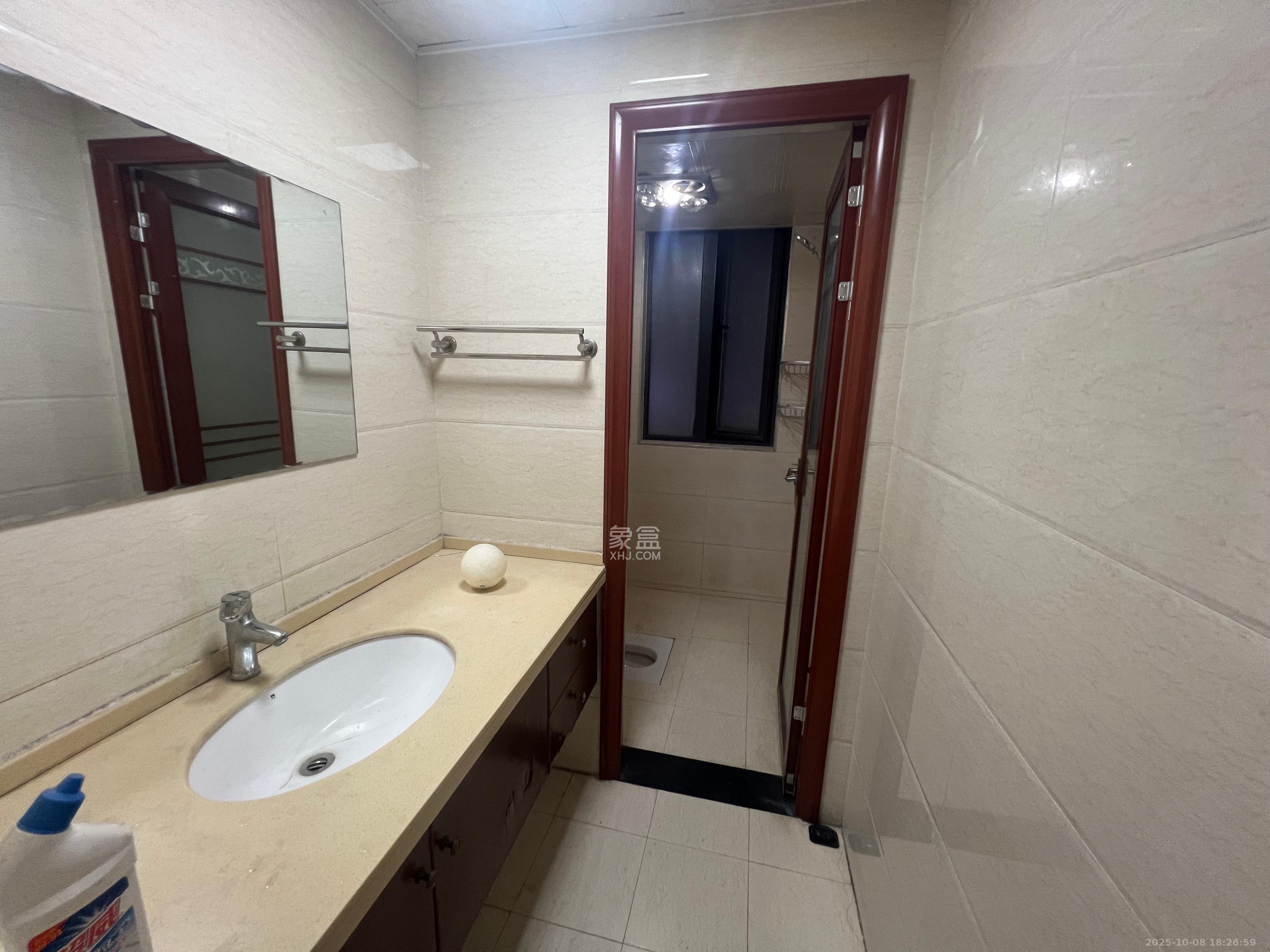 华悦城  3室2厅2卫    2500.0元/月 华悦城  3室2厅2卫    2500.0元/月室内图