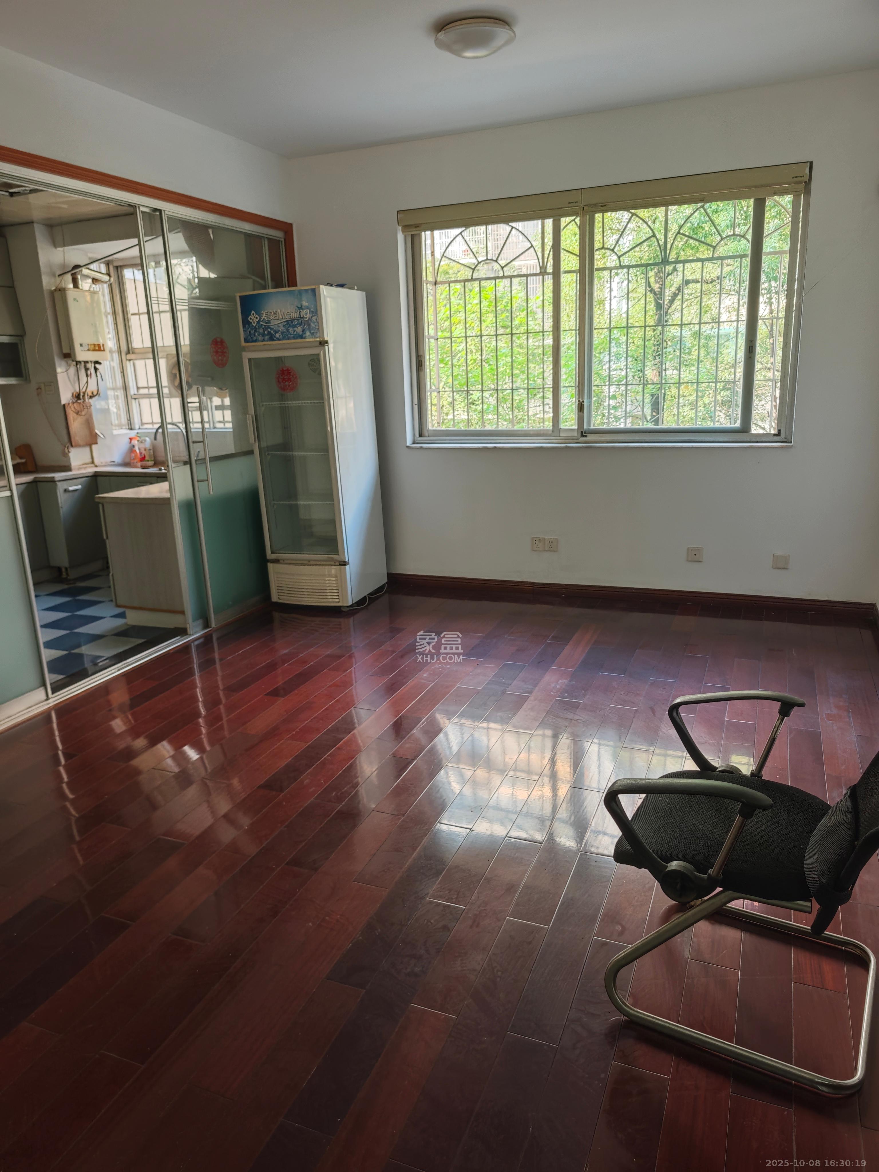 湘卫花苑  4室2厅2卫    2900.0元/月室内图