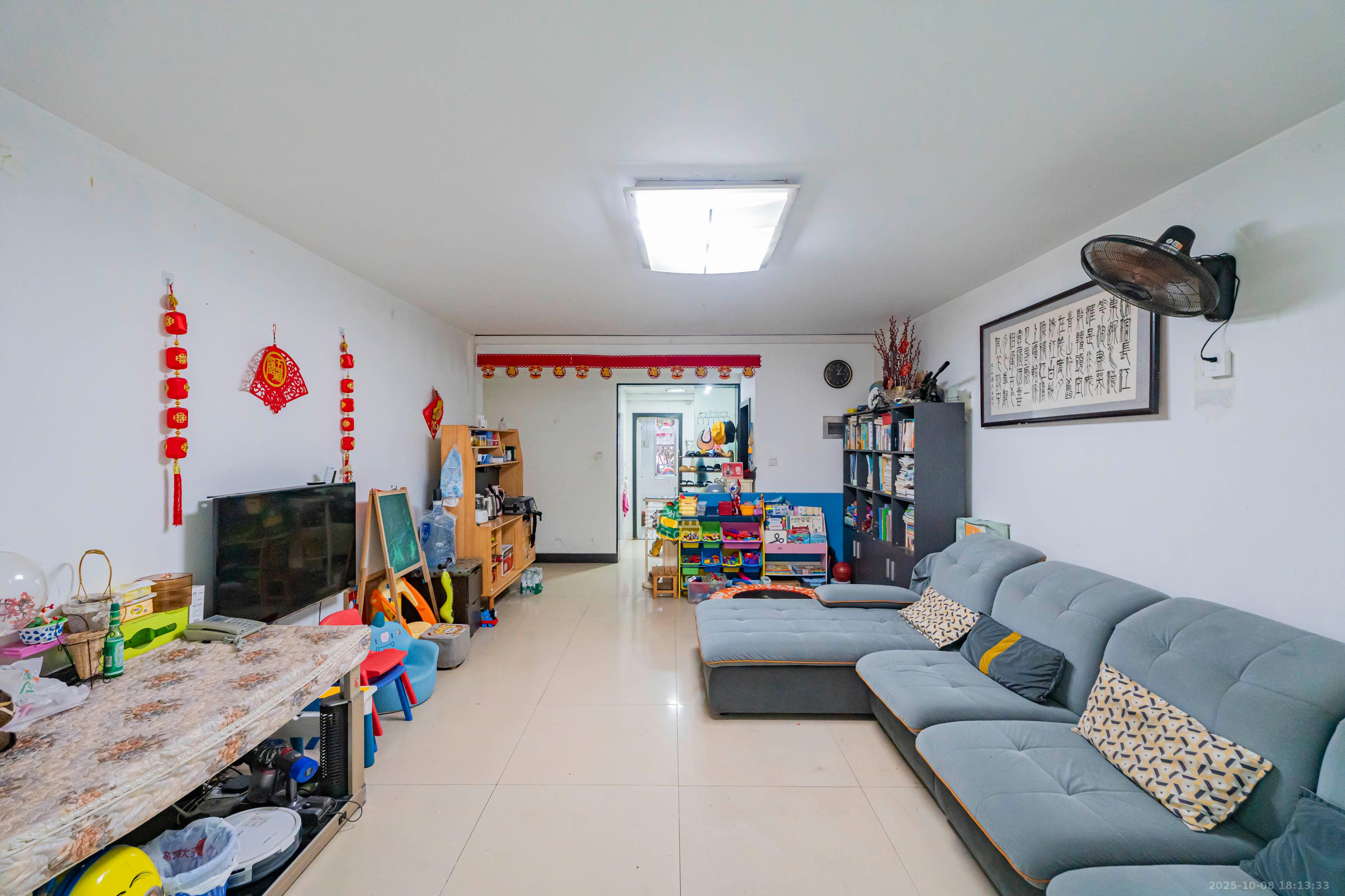 富湘园  3室2厅2卫    132.0万客厅