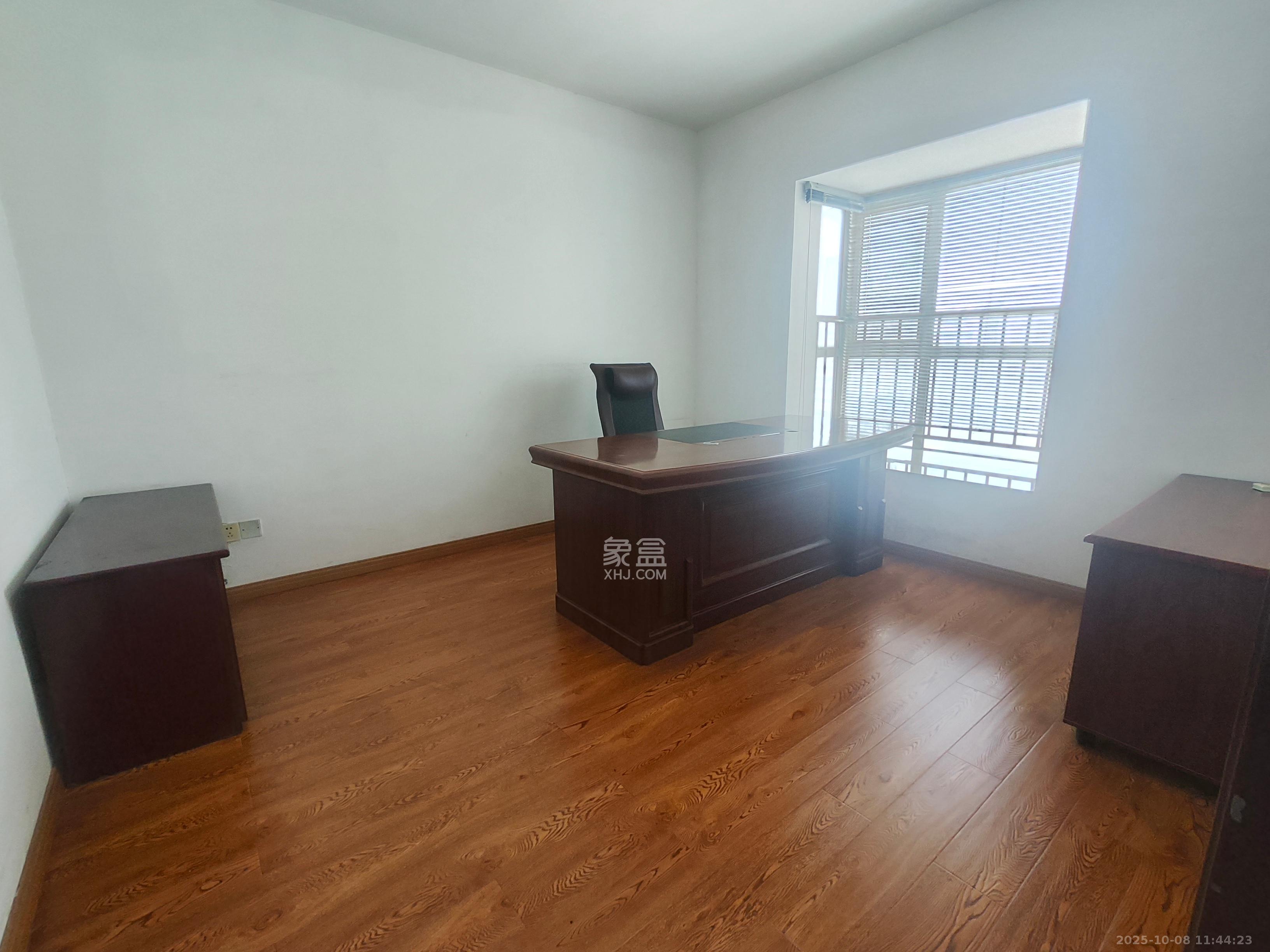 左岸右岸  2室2厅1卫    2500.0元/月 左岸右岸  2室2厅1卫    2500.0元/月室内图