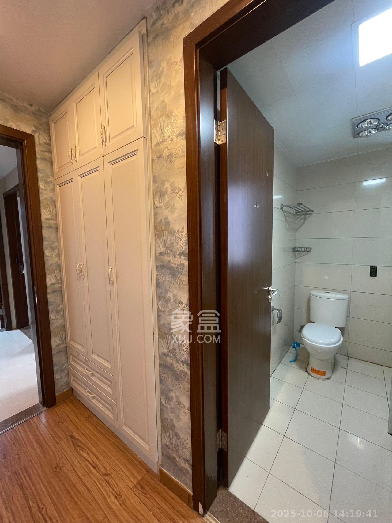 藏珑湖上国际花园 1室2厅2卫 3000.0元/月 藏珑湖上国际花园 1室2厅2卫 3000.0元/月室内图