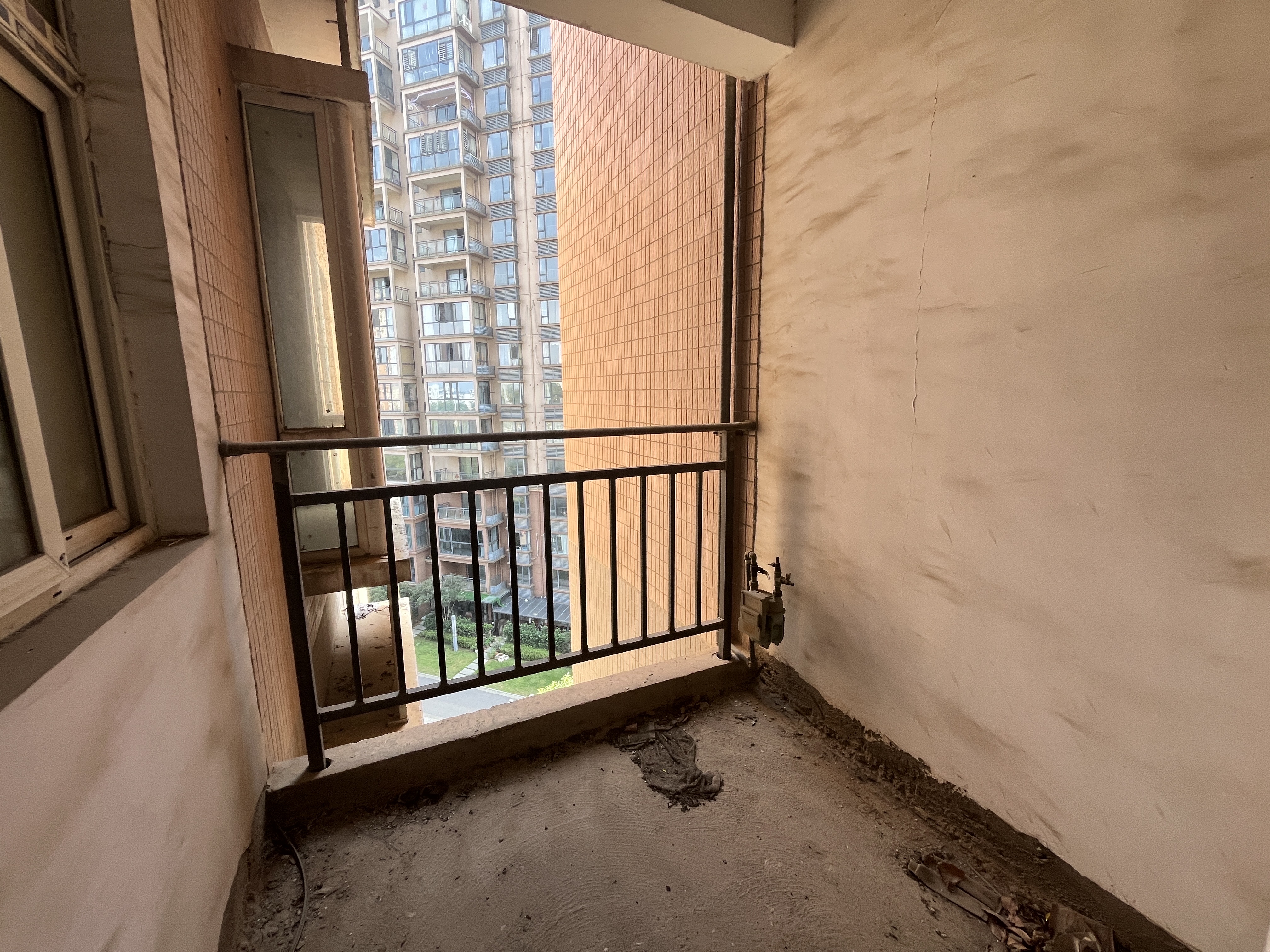 学府花园(文苑瑞景) 3室2厅2卫 68.8万 学府花园(文苑瑞景) 3室2厅2卫 68.8万阳台