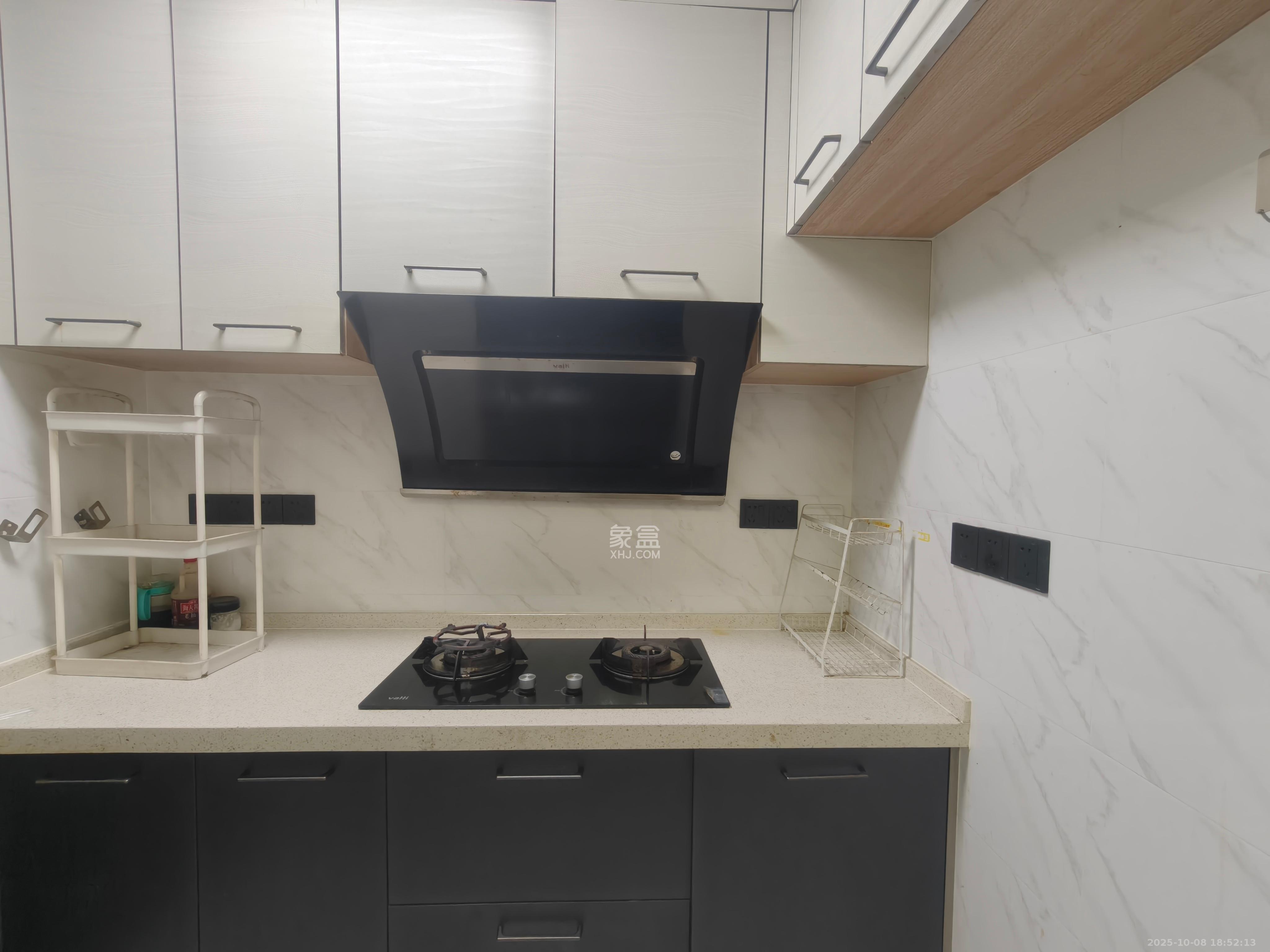 紫华郡 3室2厅1卫 2100.0元/月 紫华郡 3室2厅1卫 2100.0元/月室内图