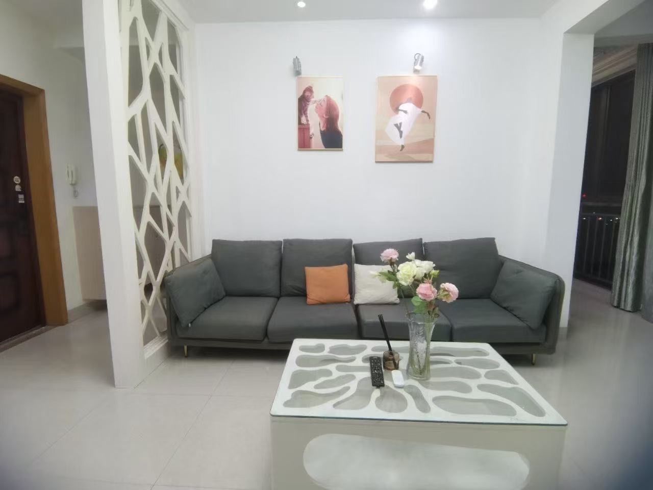 华新苑 2室2厅1卫 1800.0元/月 华新苑 2室2厅1卫 1800.0元/月室内图