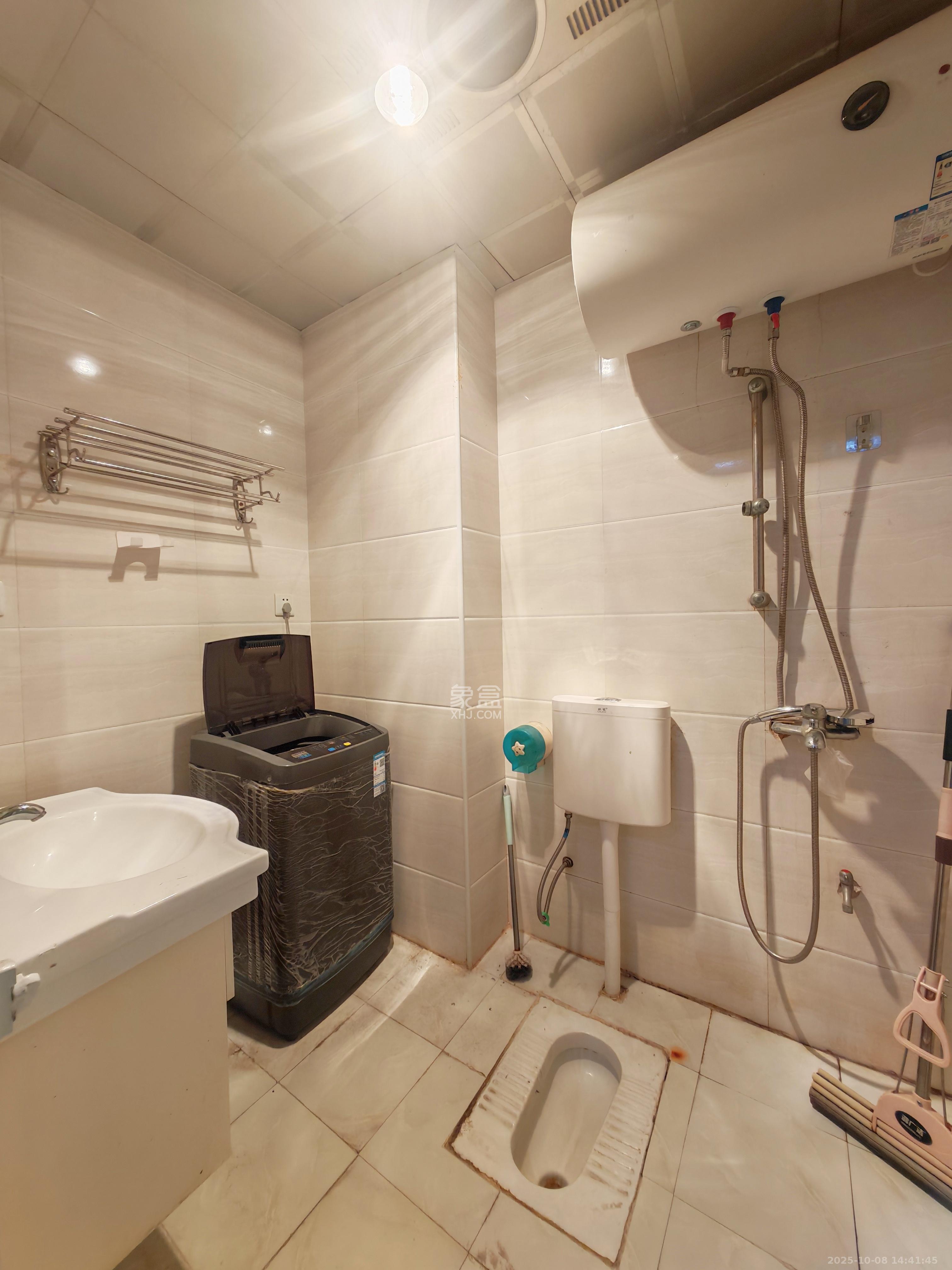 湘府东苑  1室1厅1卫    1200.0元/月 湘府东苑  1室1厅1卫    1200.0元/月室内图