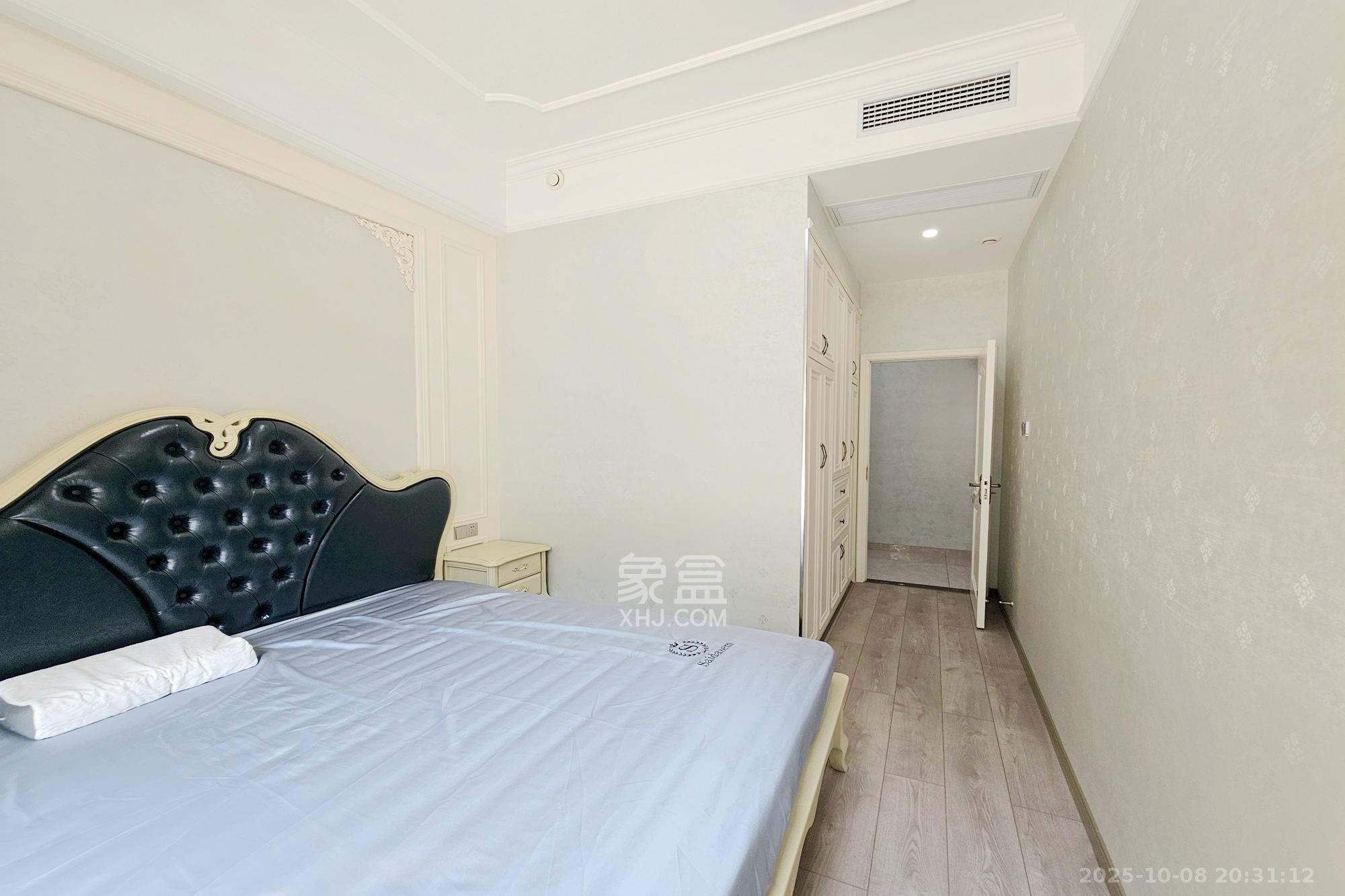 明昇壹城(明昇时代广场)一期 5室2厅2卫 520.0万 明昇壹城(明昇时代广场)一期 5室2厅2卫 520.0万卧室