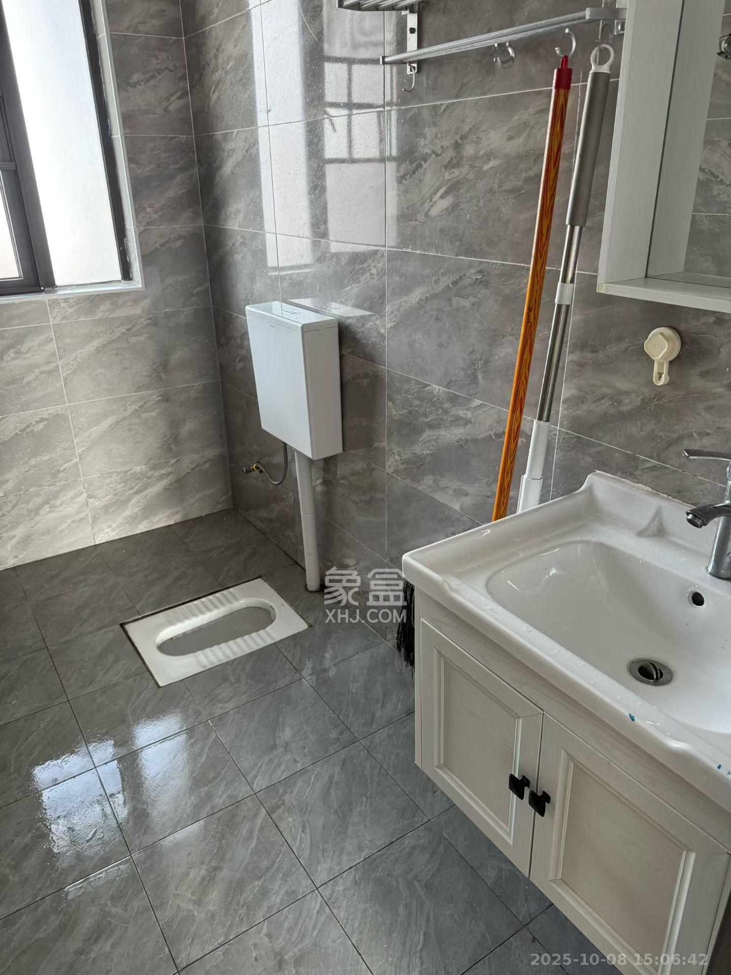 润和山水郡 4室2厅2卫 2200.0元/月 润和山水郡 4室2厅2卫 2200.0元/月室内图