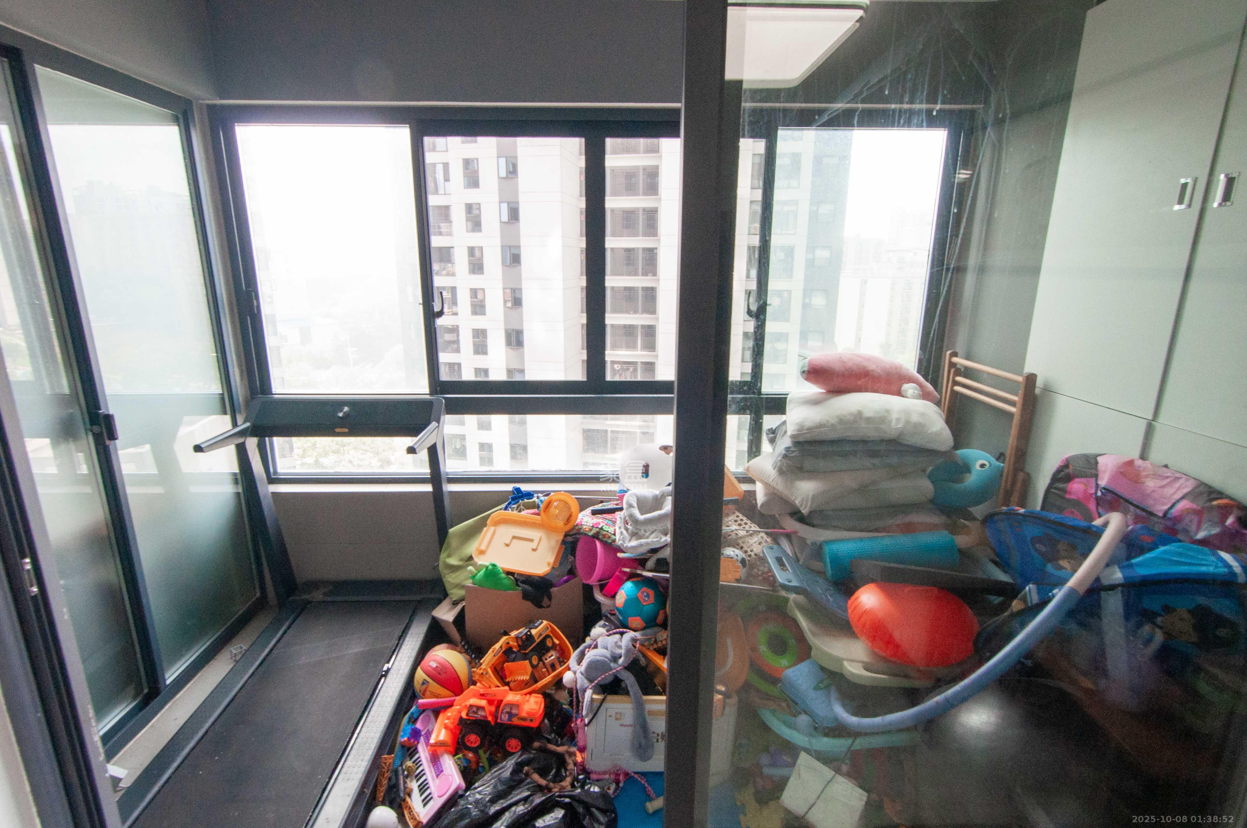 旭辉都会山  3室2厅2卫    176.0万其他