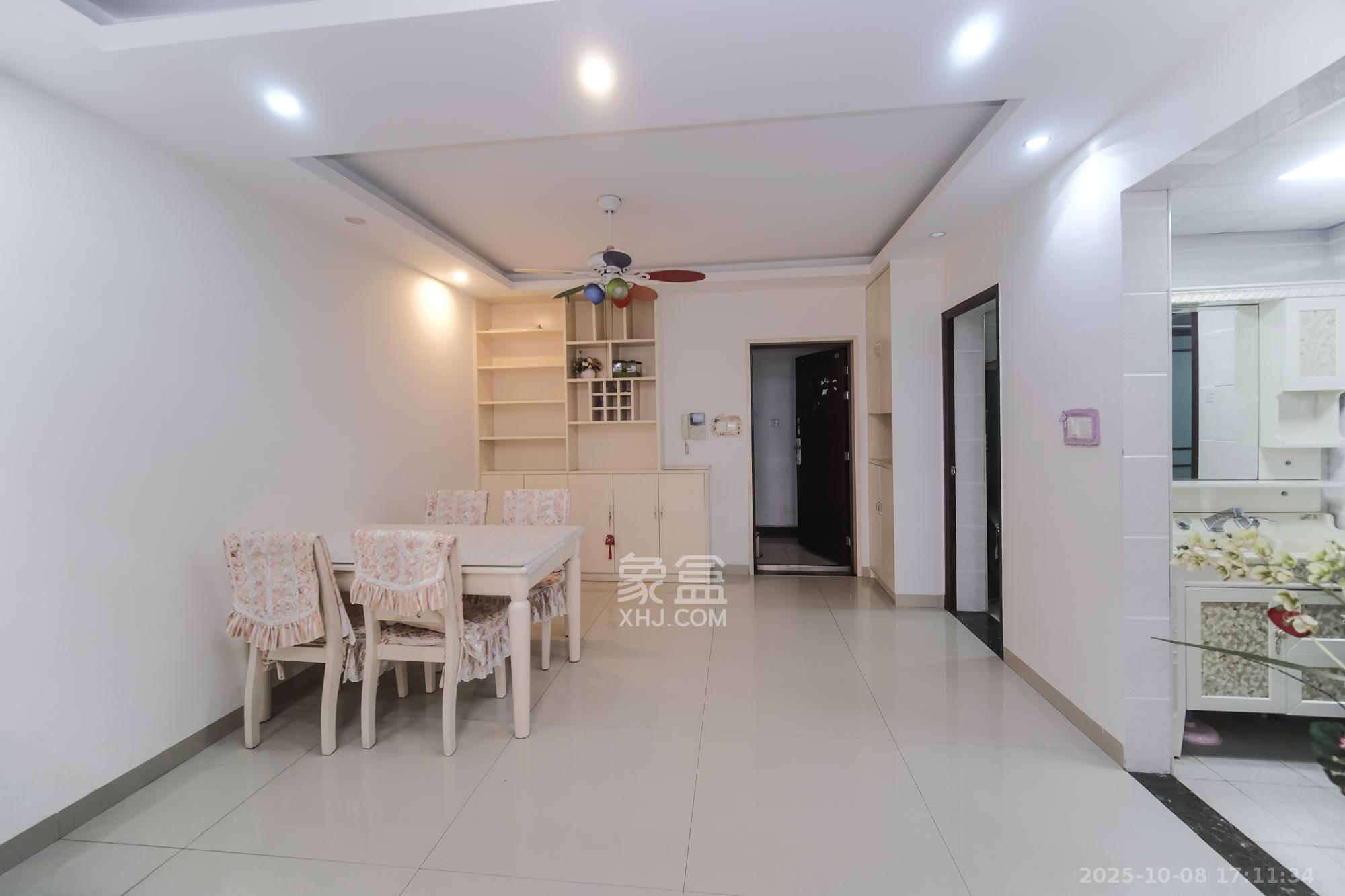 三一街区  2室2厅1卫    52.8万 三一街区  2室2厅1卫    52.8万客厅