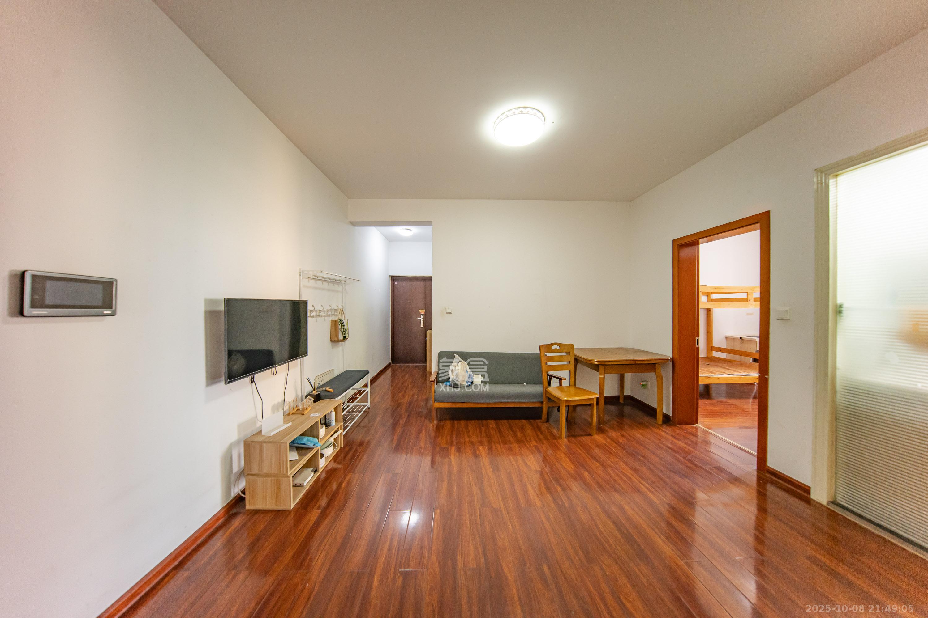 江山帝景雅典  4室2厅1卫    90.0万客厅