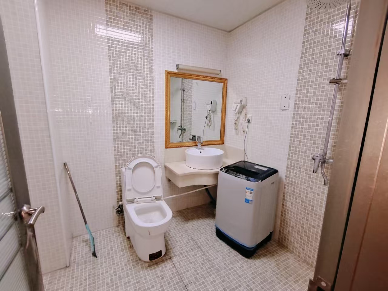 世纪嘉苑  4室2厅2卫    2000.0元/月室内图