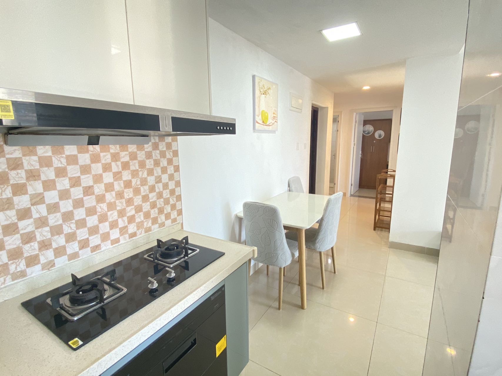 龙昆悦城 2室2厅1卫 2700.0元/月 龙昆悦城 2室2厅1卫 2700.0元/月室内图