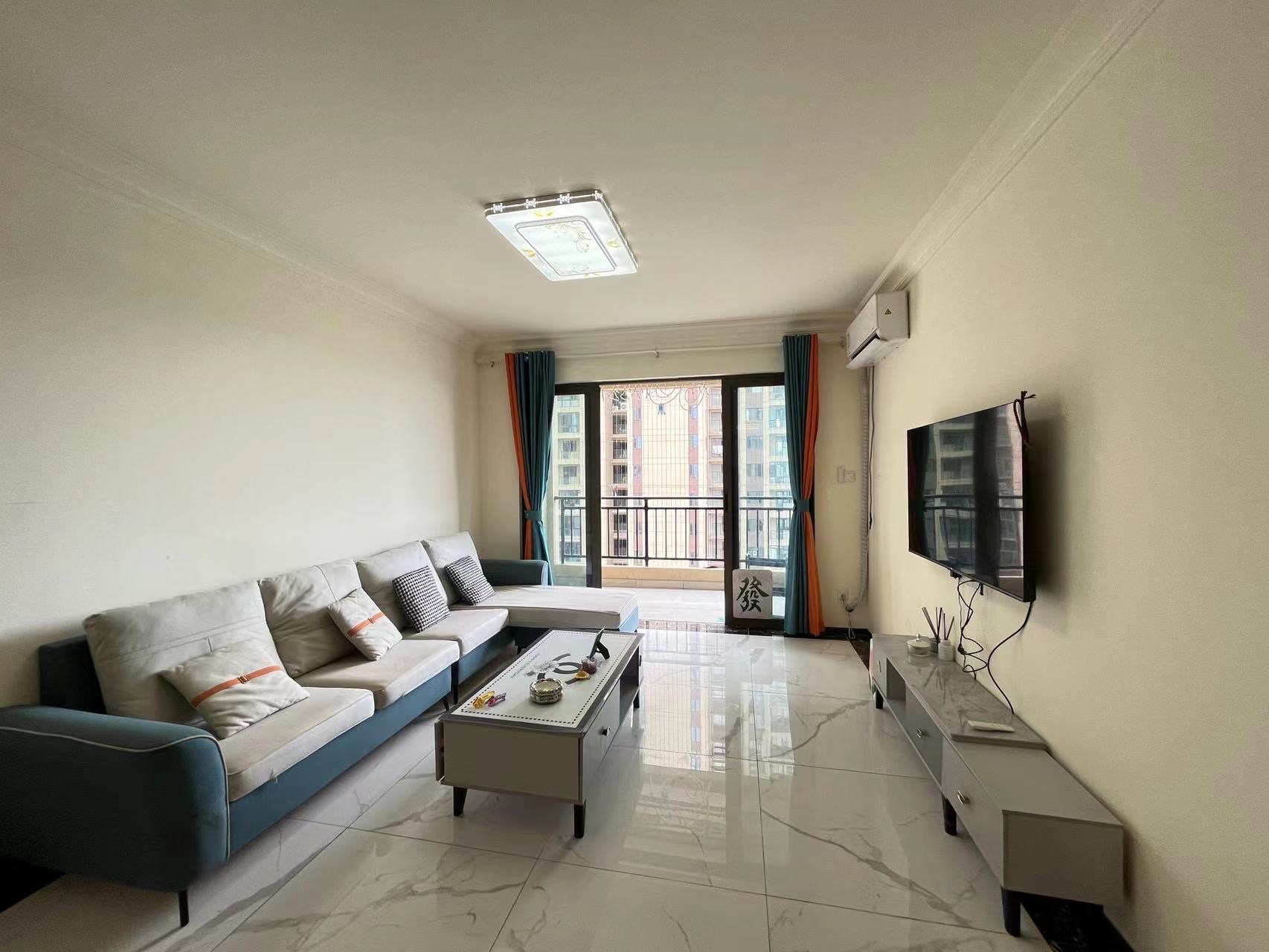 华耀碧桂园十里江湾誉峯 3室2厅2卫 2200.0元/月 华耀碧桂园十里江湾誉峯 3室2厅2卫 2200.0元/月室内图