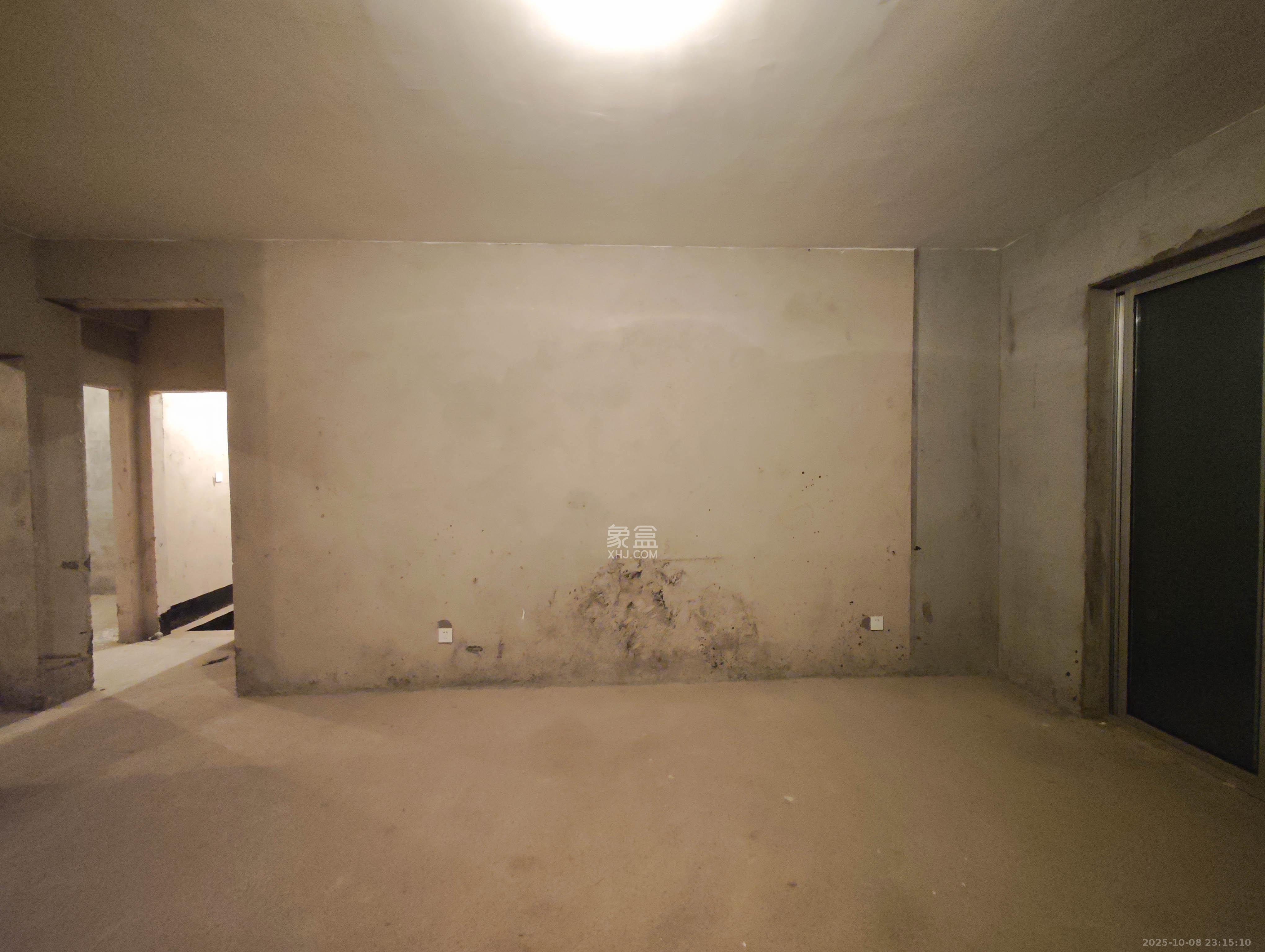 桃阳苑(省人大单位房) 3室2厅2卫 112.5万 桃阳苑(省人大单位房) 3室2厅2卫 112.5万客厅