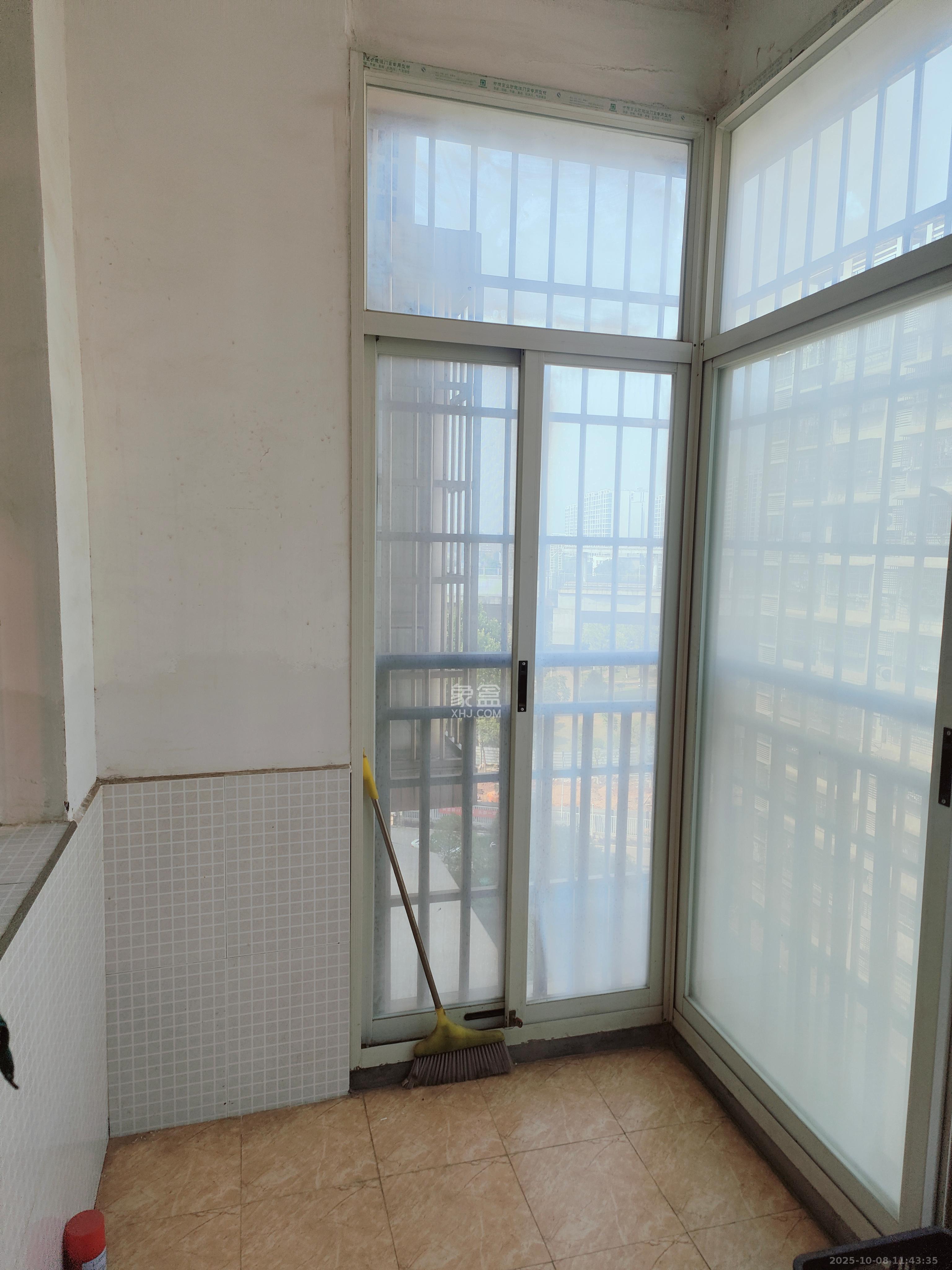 先锋新宇 4室2厅2卫 2500.0元/月 先锋新宇 4室2厅2卫 2500.0元/月室内图