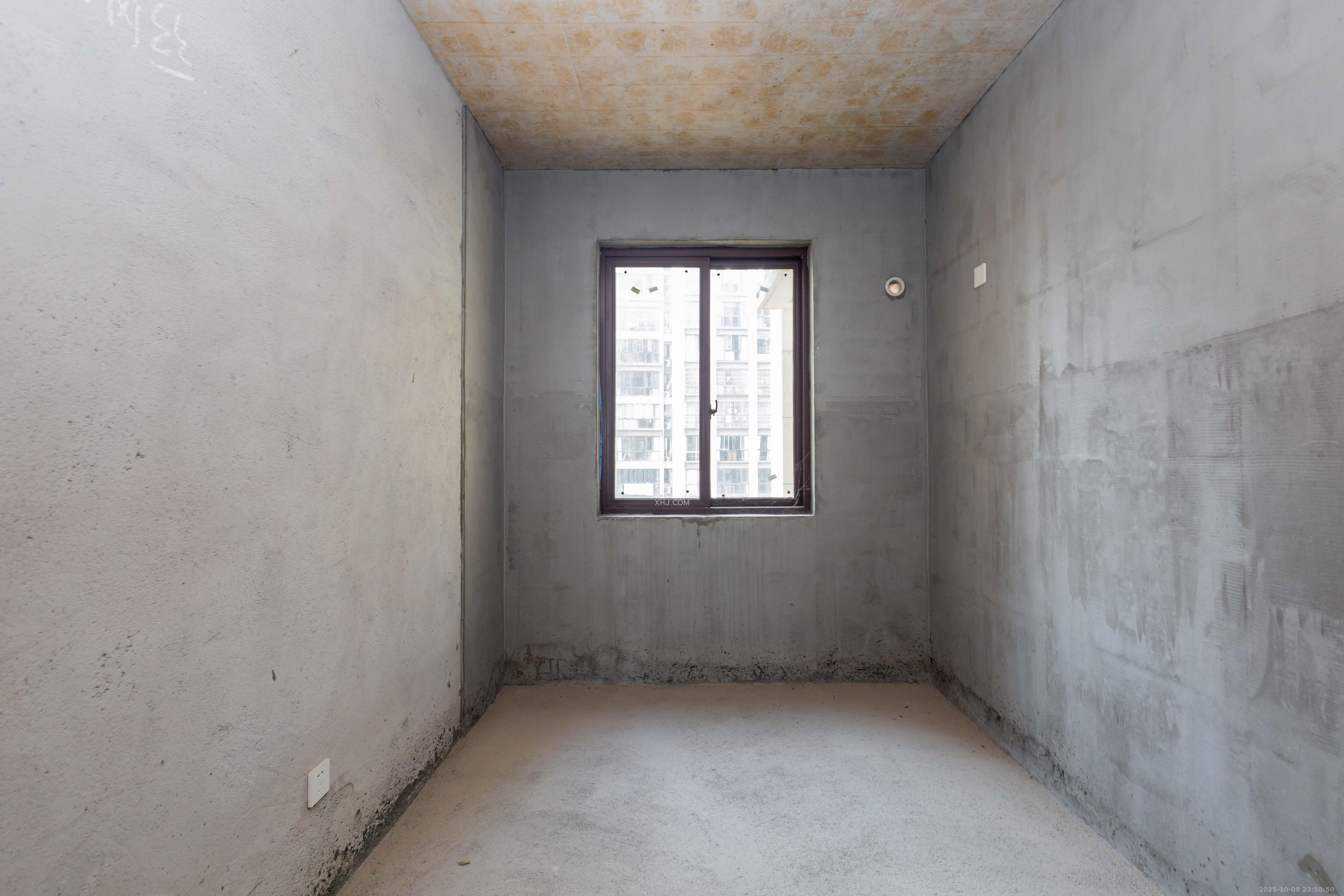 东方美地  4室2厅2卫    99.8万卧室