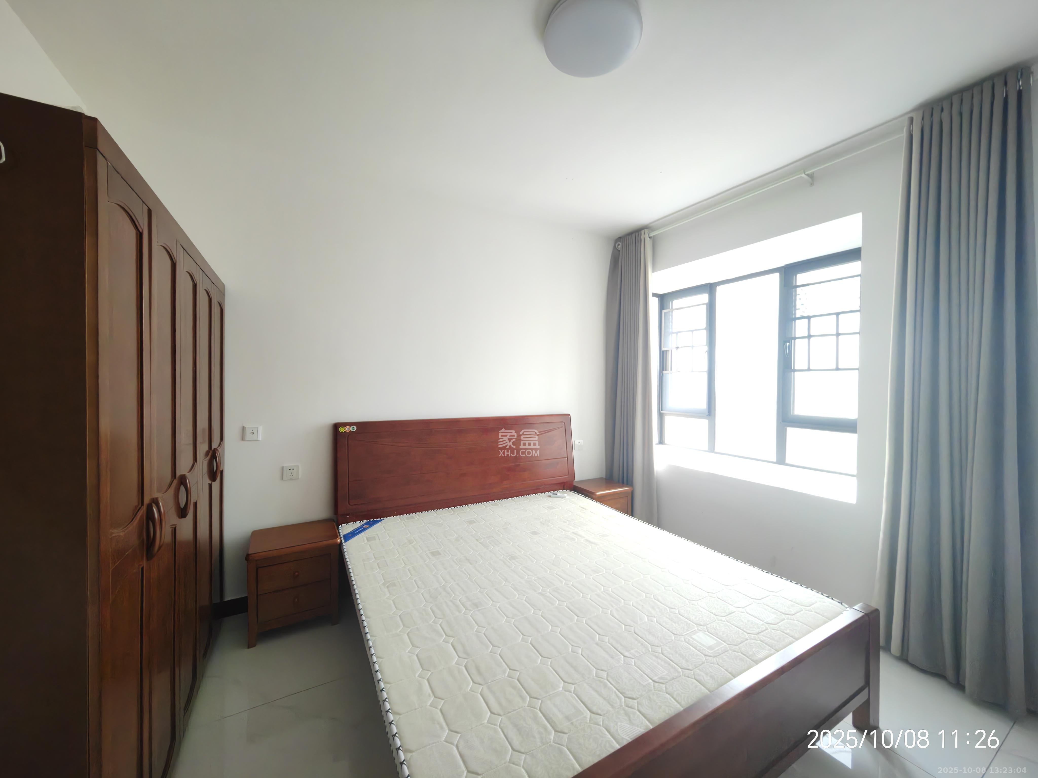 绿地海外滩二期  4室2厅2卫    2400.0元/月室内图