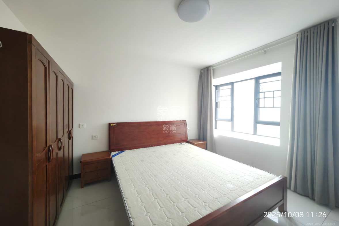 绿地海外滩二期  4室2厅2卫    2400.0元/月 绿地海外滩二期  4室2厅2卫    2400.0元/月室内图