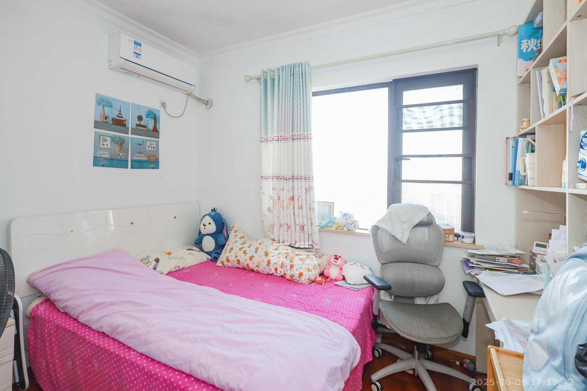 钰龙天下二期(钰龙佳园) 3室2厅2卫 248.0万 钰龙天下二期(钰龙佳园) 3室2厅2卫 248.0万卧室