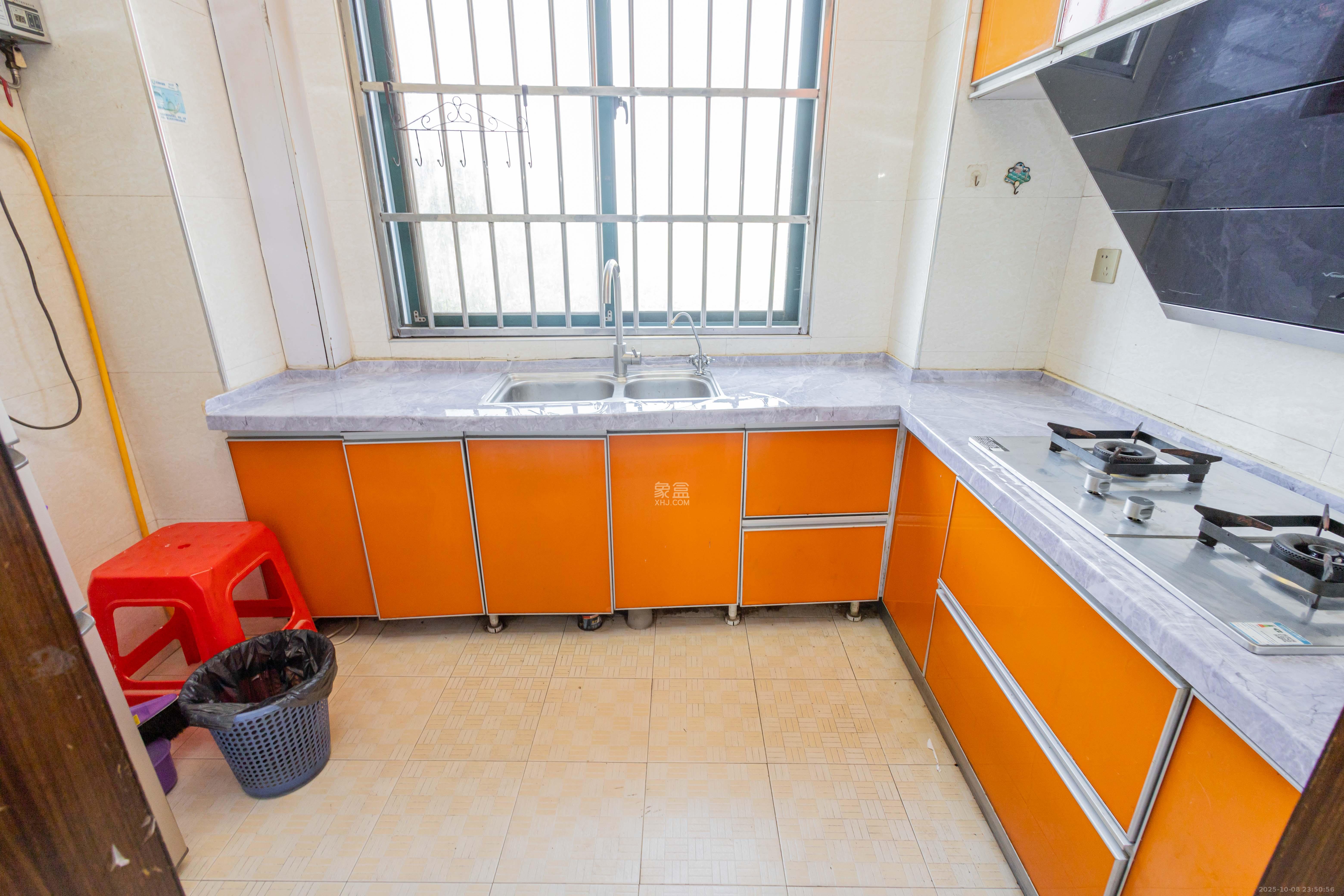 东业早安星城  3室2厅1卫    57.0万厨房