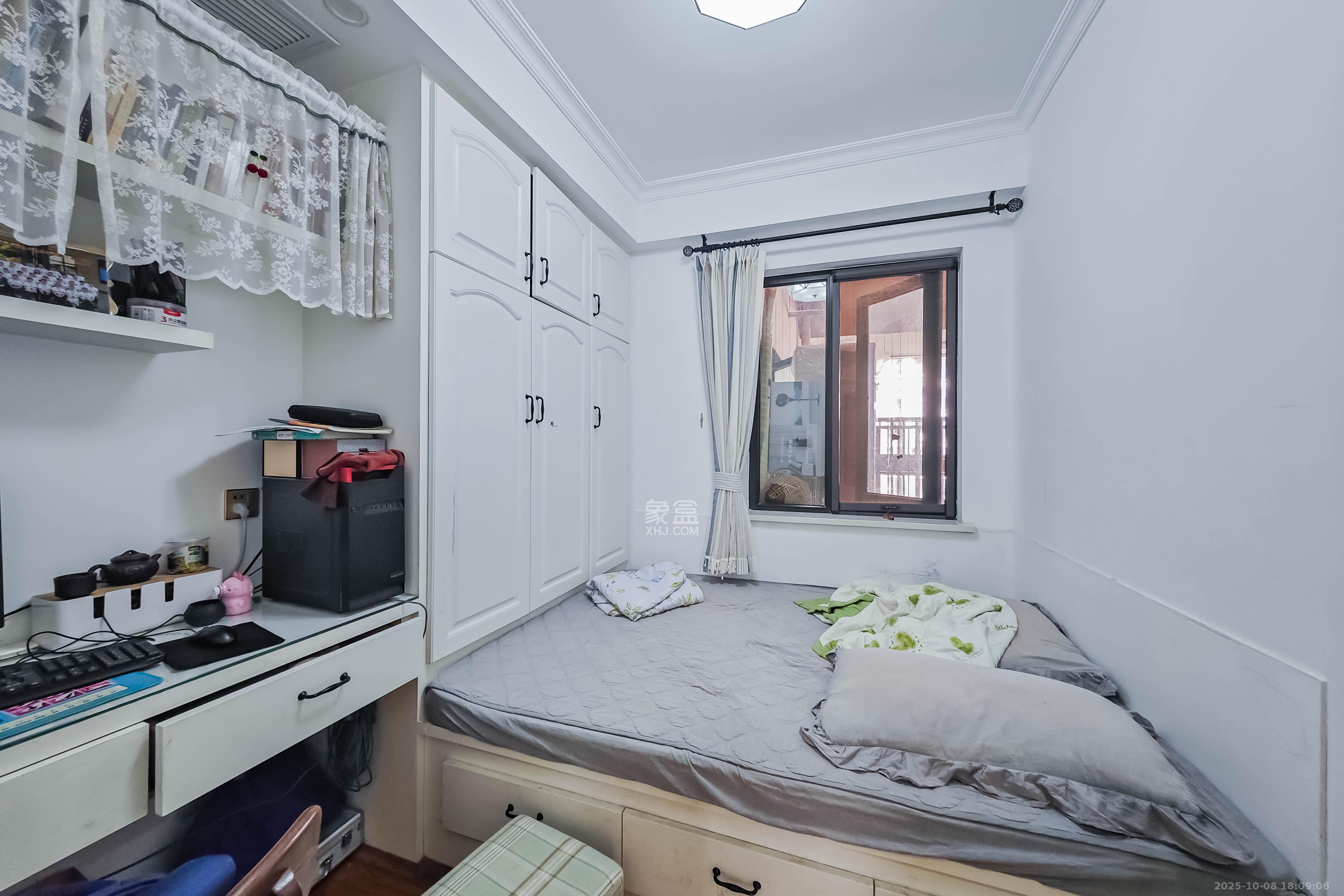 旭辉香樟公馆  3室2厅2卫    89.8万卧室