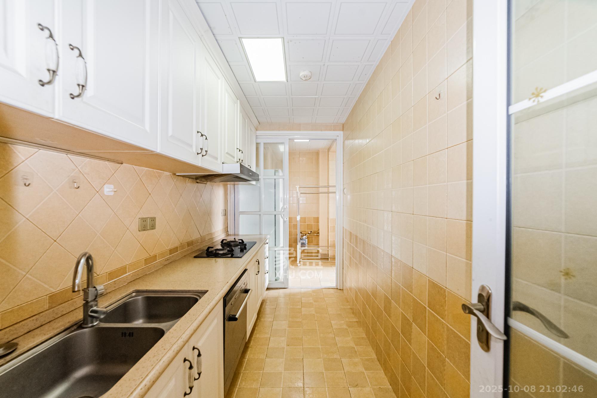 北辰三角洲B2E2区  3室2厅1卫    135.0万 北辰三角洲B2E2区  3室2厅1卫    135.0万厨房