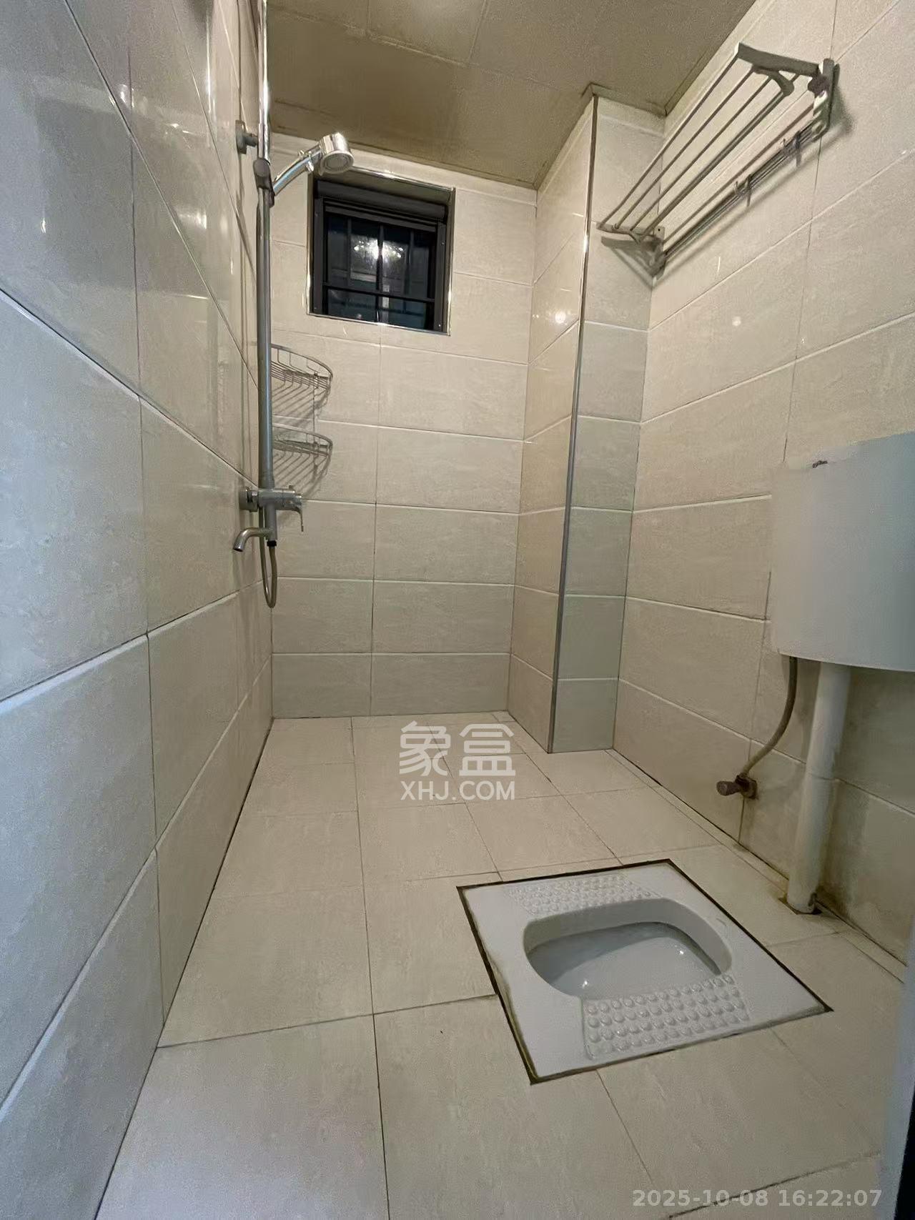 三一街区  1室2厅1卫    1500.0元/月 三一街区  1室2厅1卫    1500.0元/月