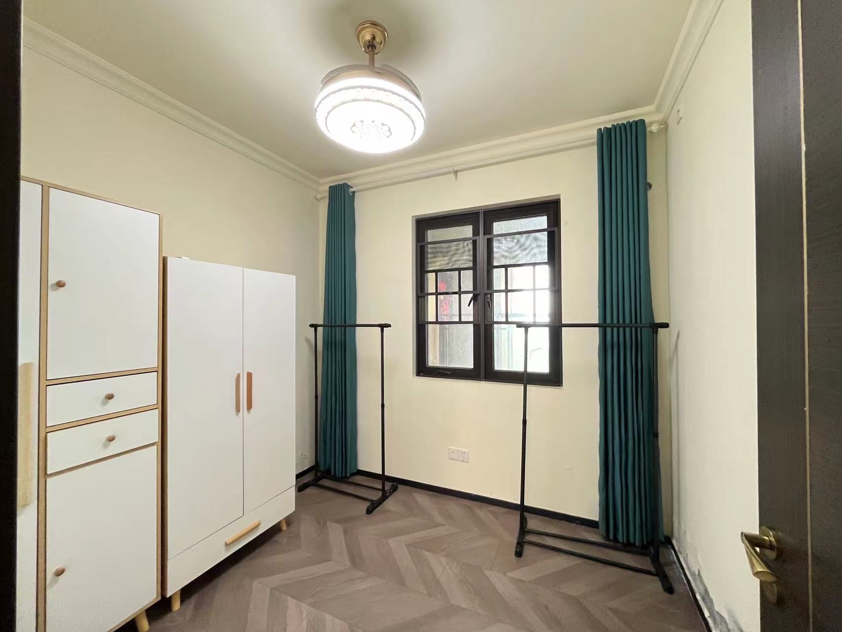 华耀碧桂园十里江湾誉峯 3室2厅2卫 2200.0元/月 华耀碧桂园十里江湾誉峯 3室2厅2卫 2200.0元/月室内图