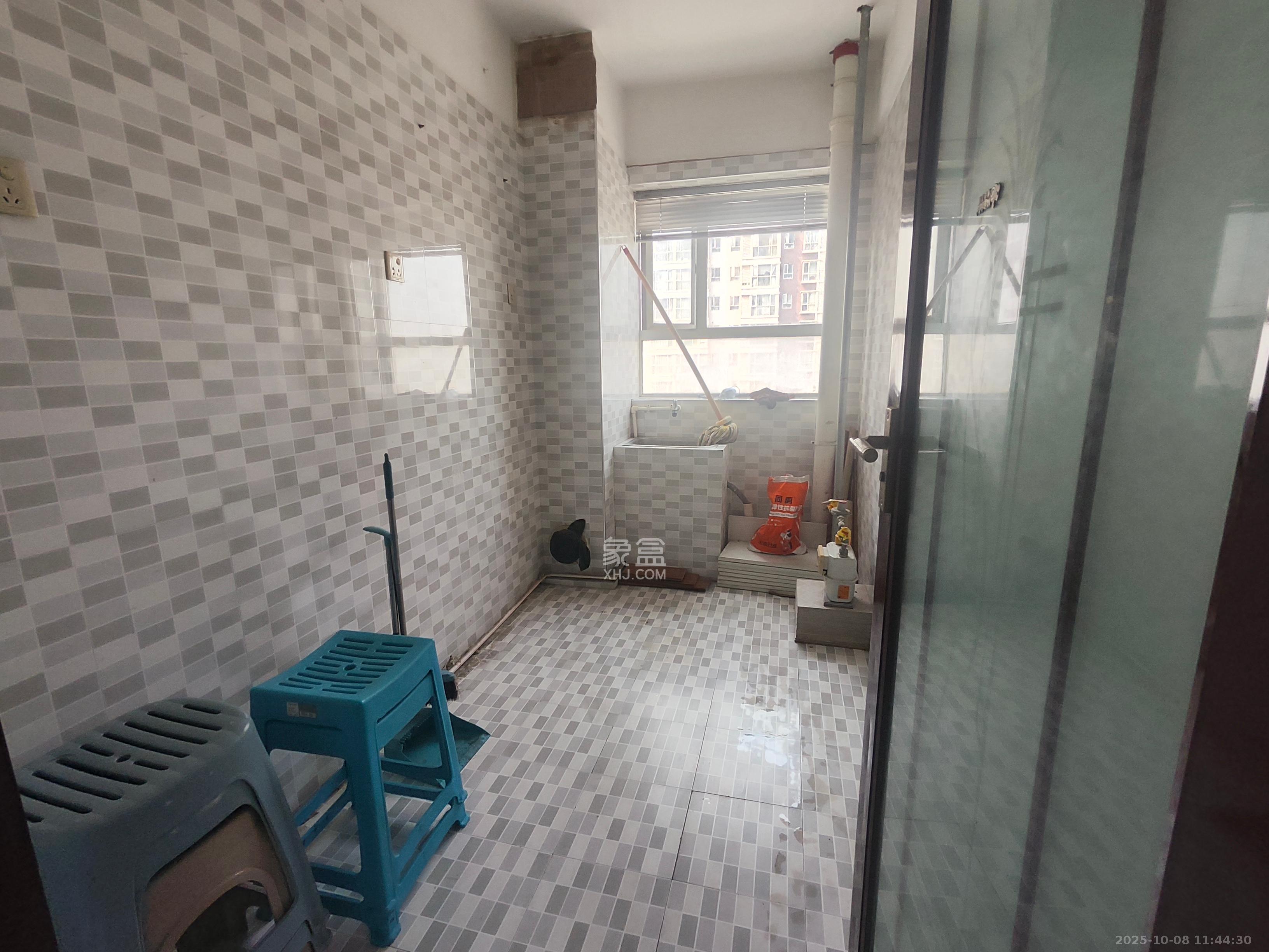 左岸右岸  2室2厅1卫    2500.0元/月 左岸右岸  2室2厅1卫    2500.0元/月室内图