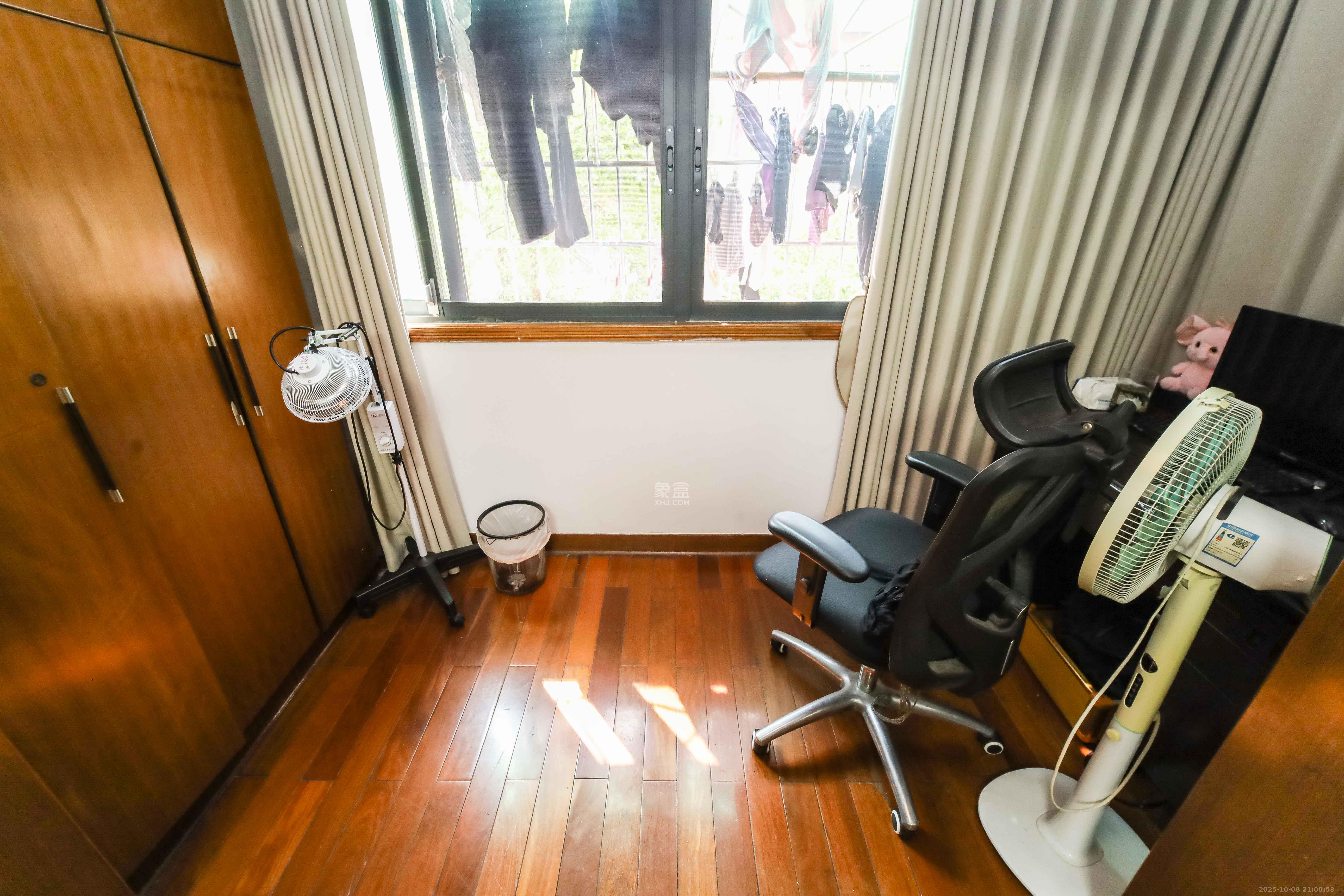 安泰新村  4室2厅2卫    95.0万阳台