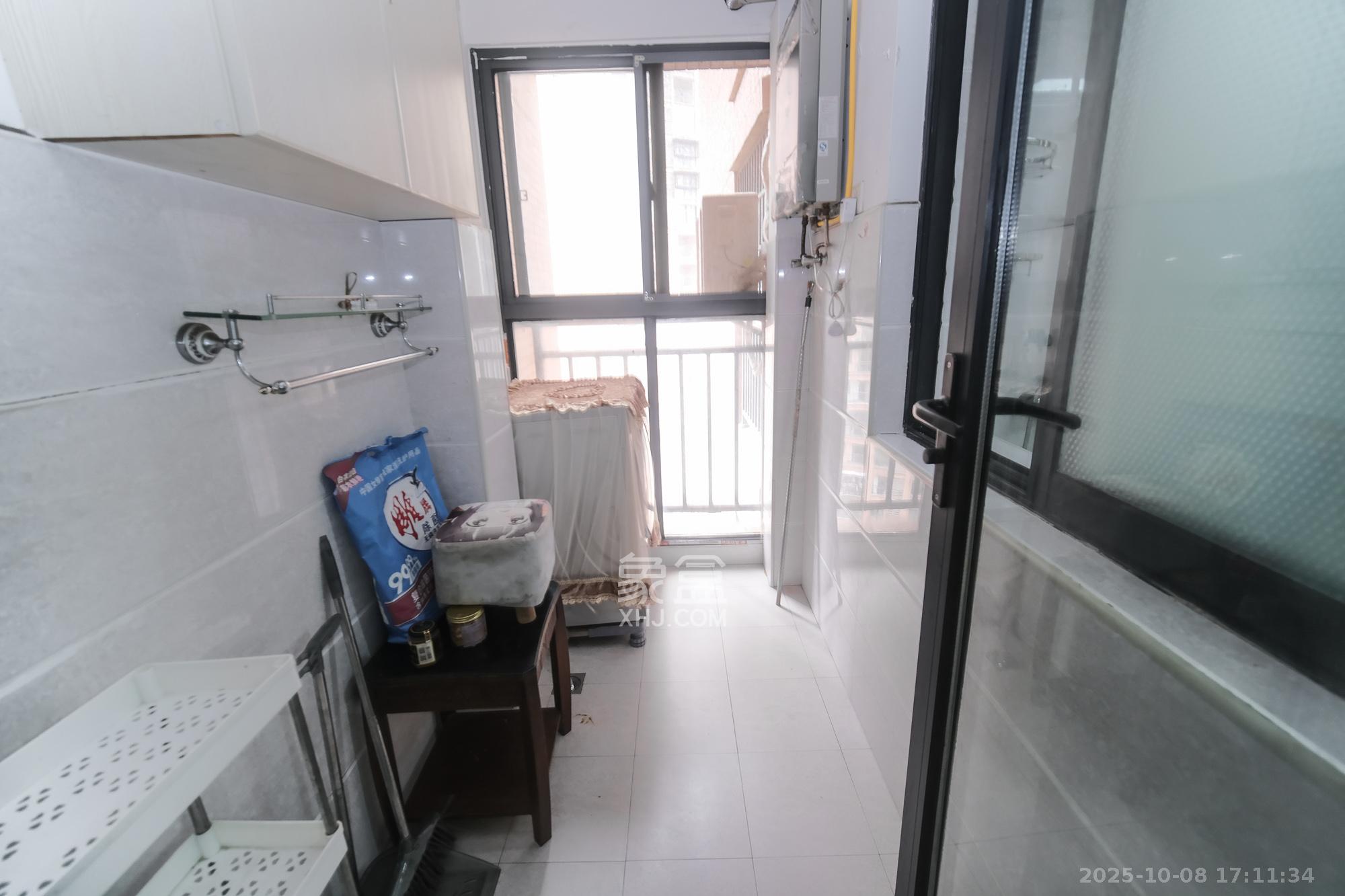 三一街区  2室2厅1卫    52.8万 三一街区  2室2厅1卫    52.8万阳台