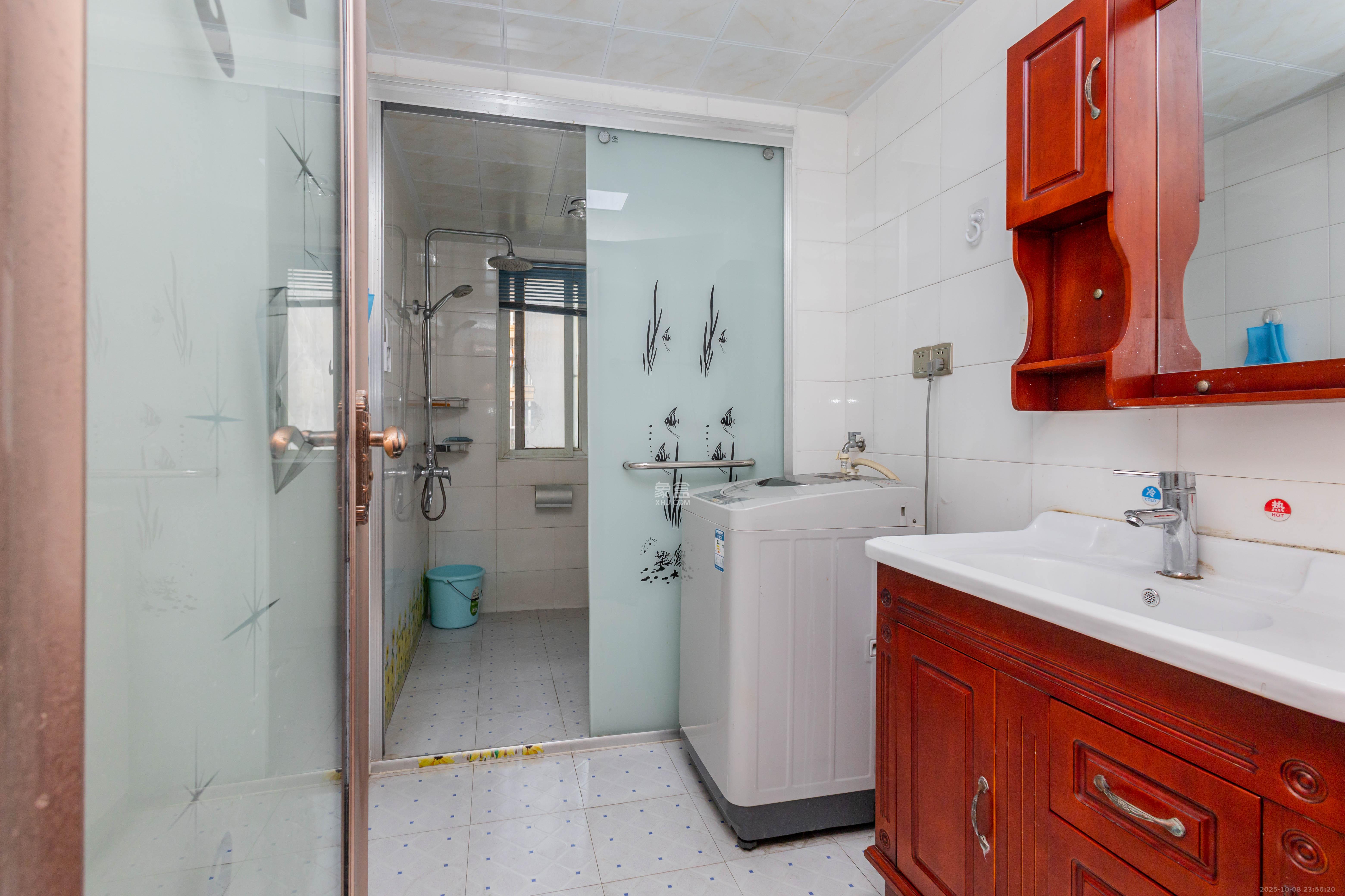 博雅湘水湾  3室2厅2卫    68.8万卫生间