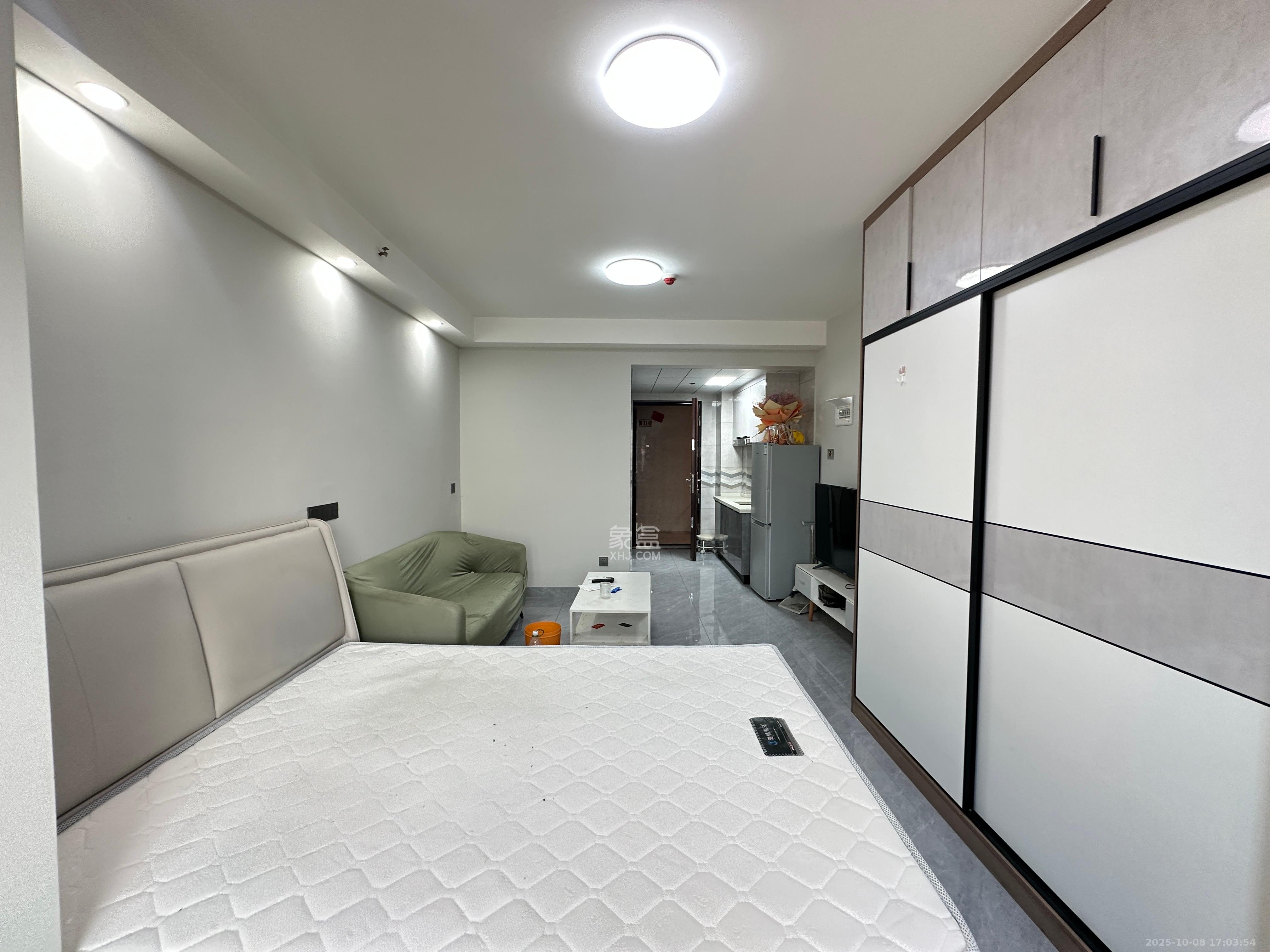 中海珑悦府  1室1厅1卫    1400.0元/月室内图