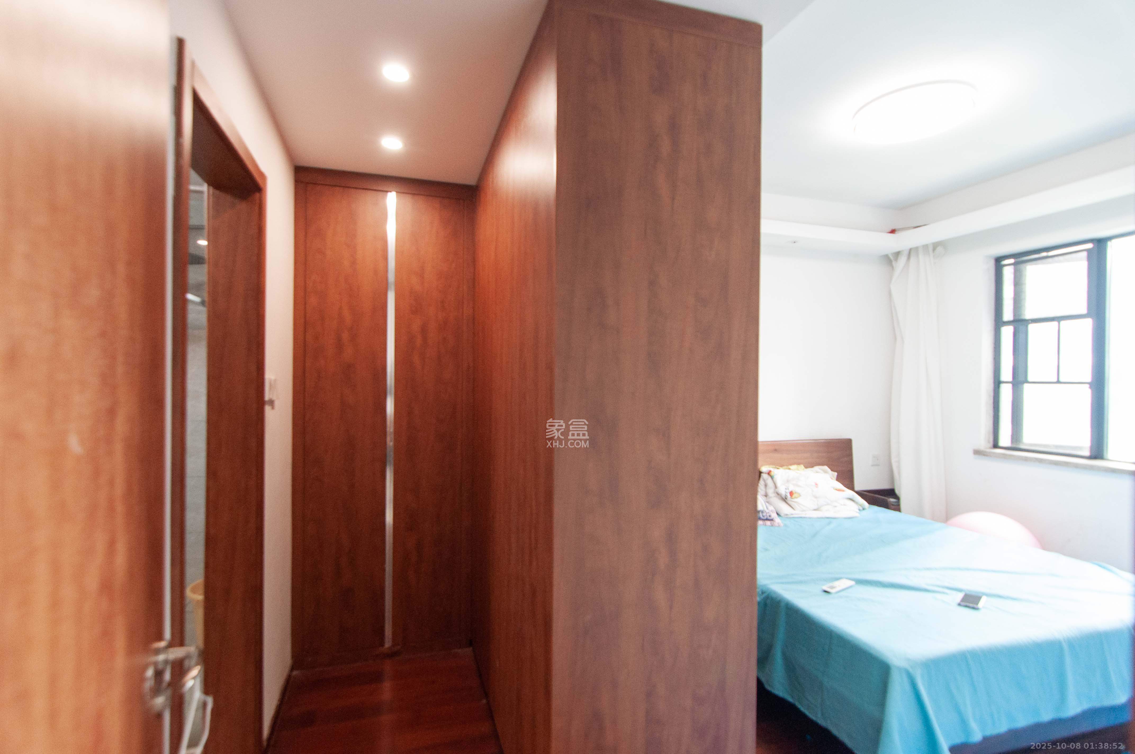 旭辉都会山  3室2厅2卫    176.0万其他