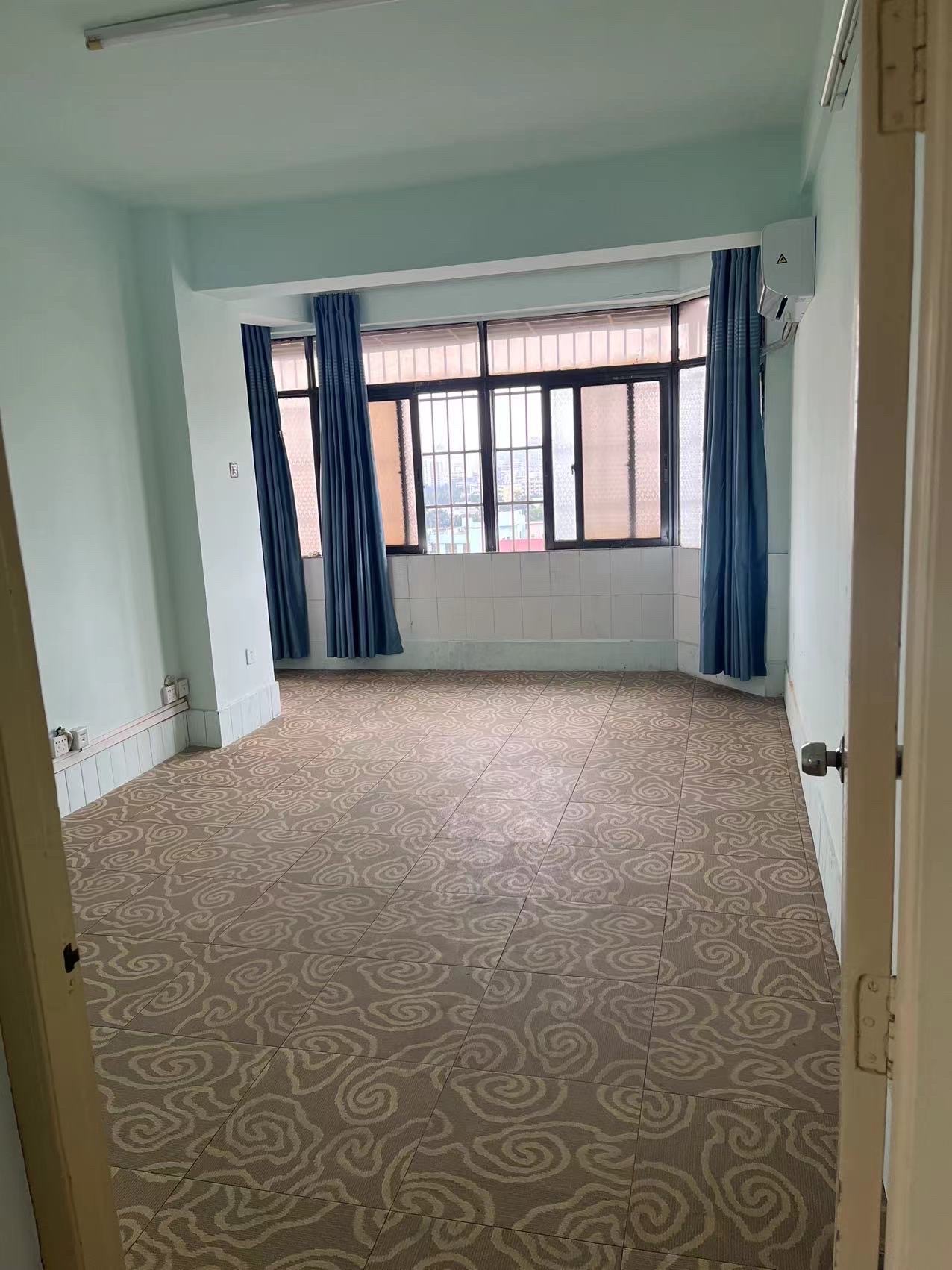 华宇大厦 3室1厅1卫 2000.0元/月 华宇大厦 3室1厅1卫 2000.0元/月室内图