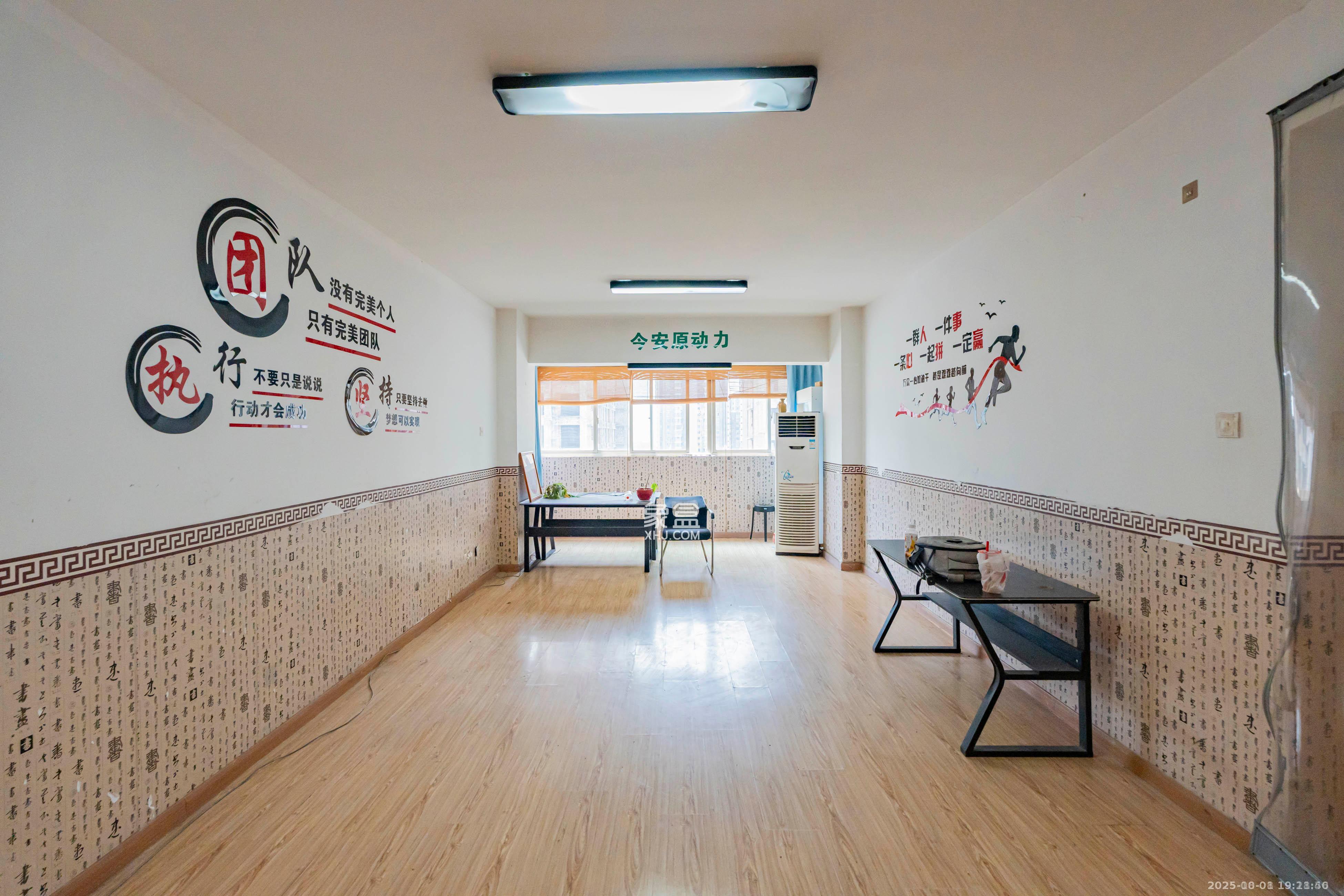 时代先锋  4室2厅2卫    3000.0元/月 时代先锋  4室2厅2卫    3000.0元/月