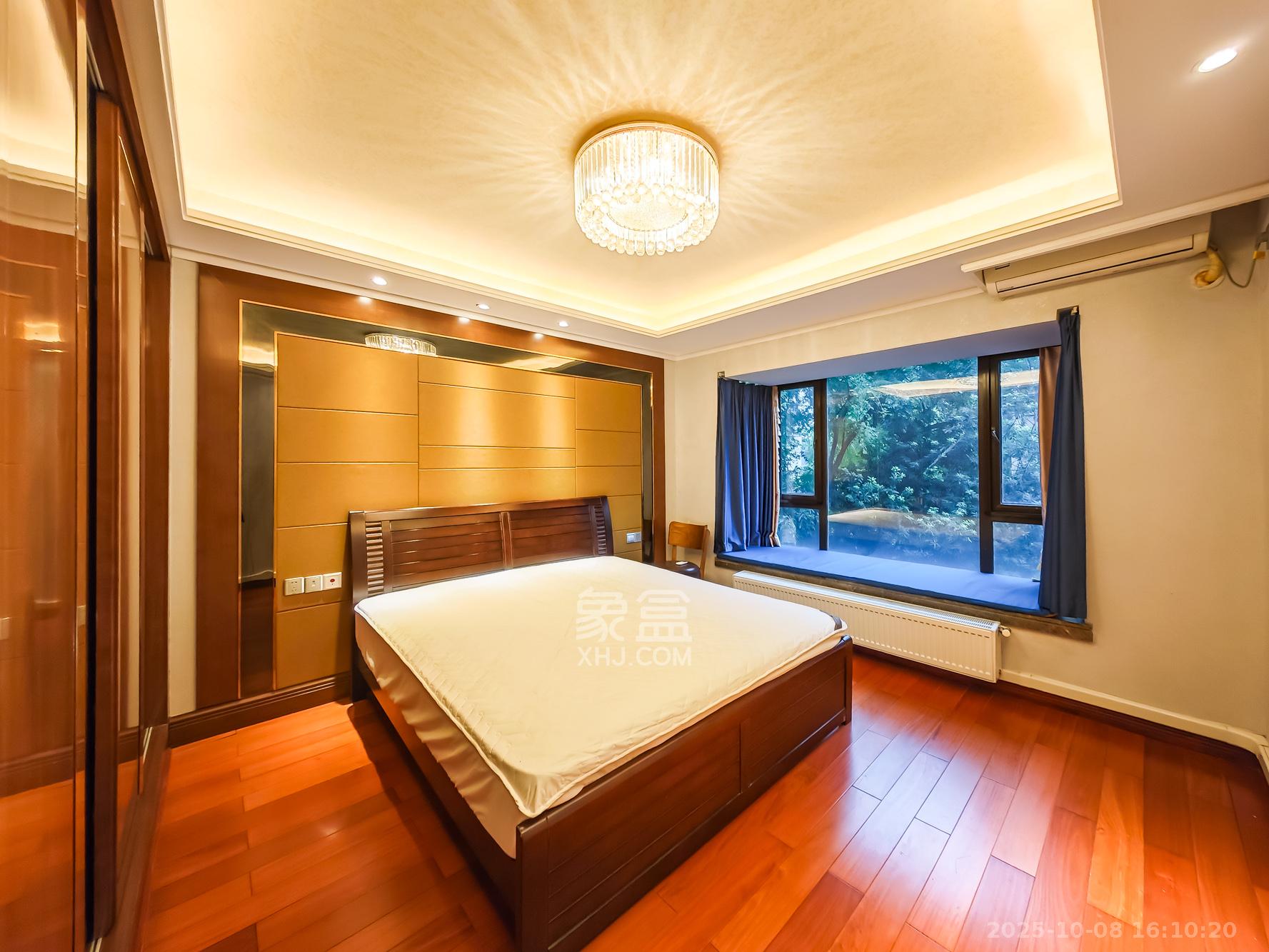 恒大御景天下城一期  3室2厅2卫    186.0万卧室