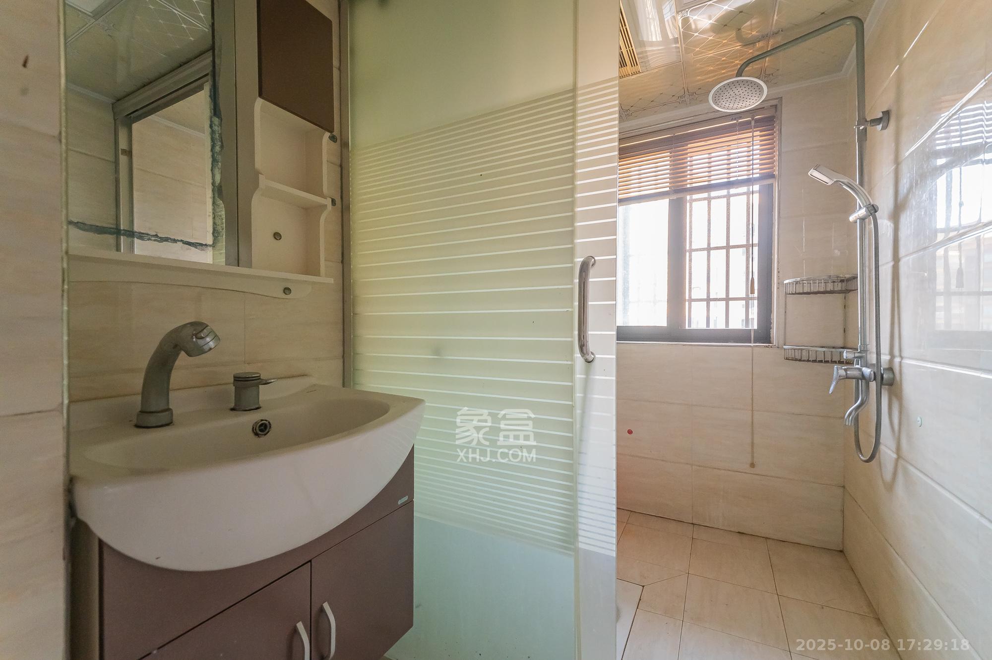 方略城市广场 3室2厅2卫 88.8万 方略城市广场 3室2厅2卫 88.8万卫生间