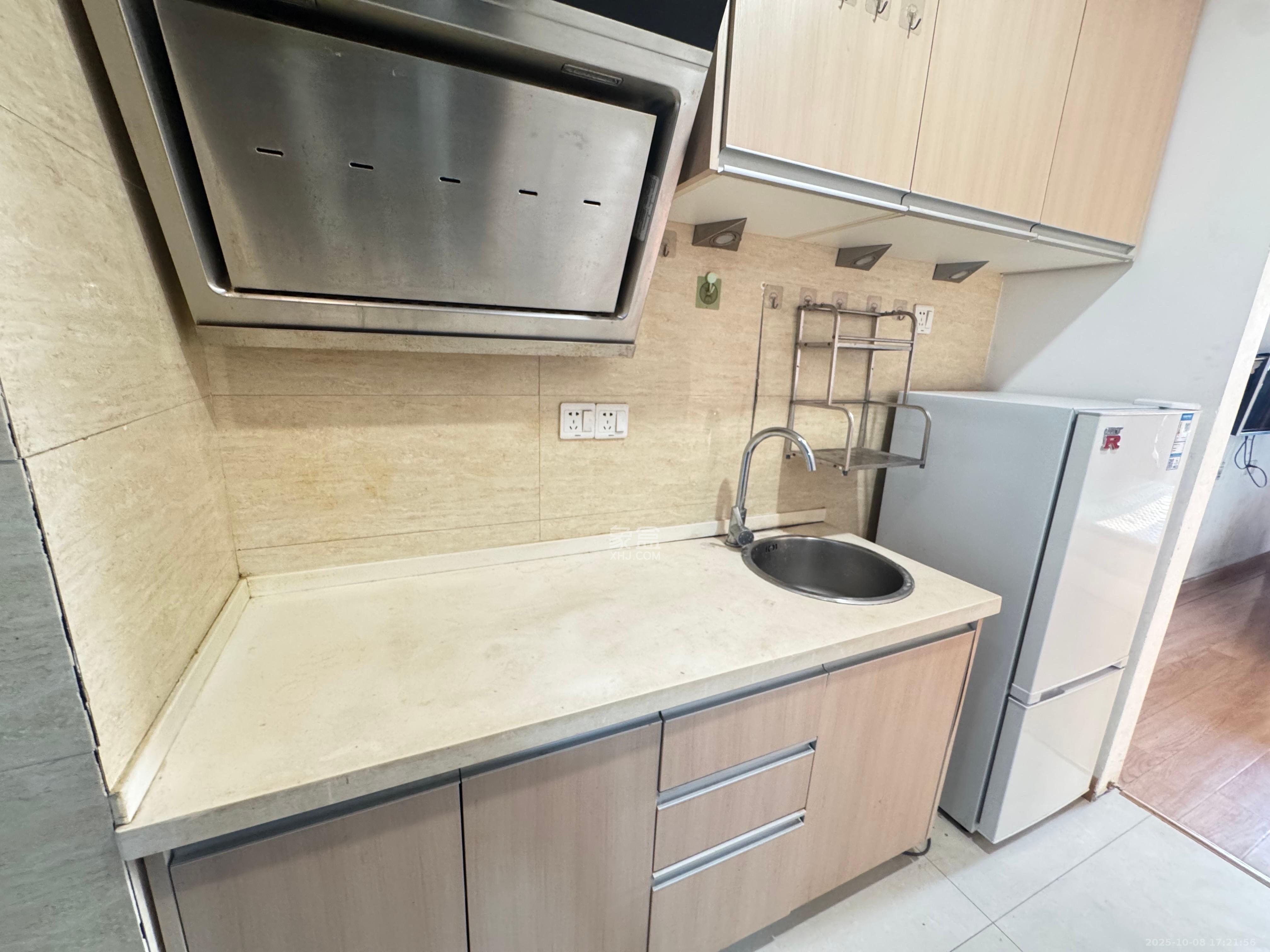 绿地中央广场  1室1厅1卫    1400.0元/月室内图