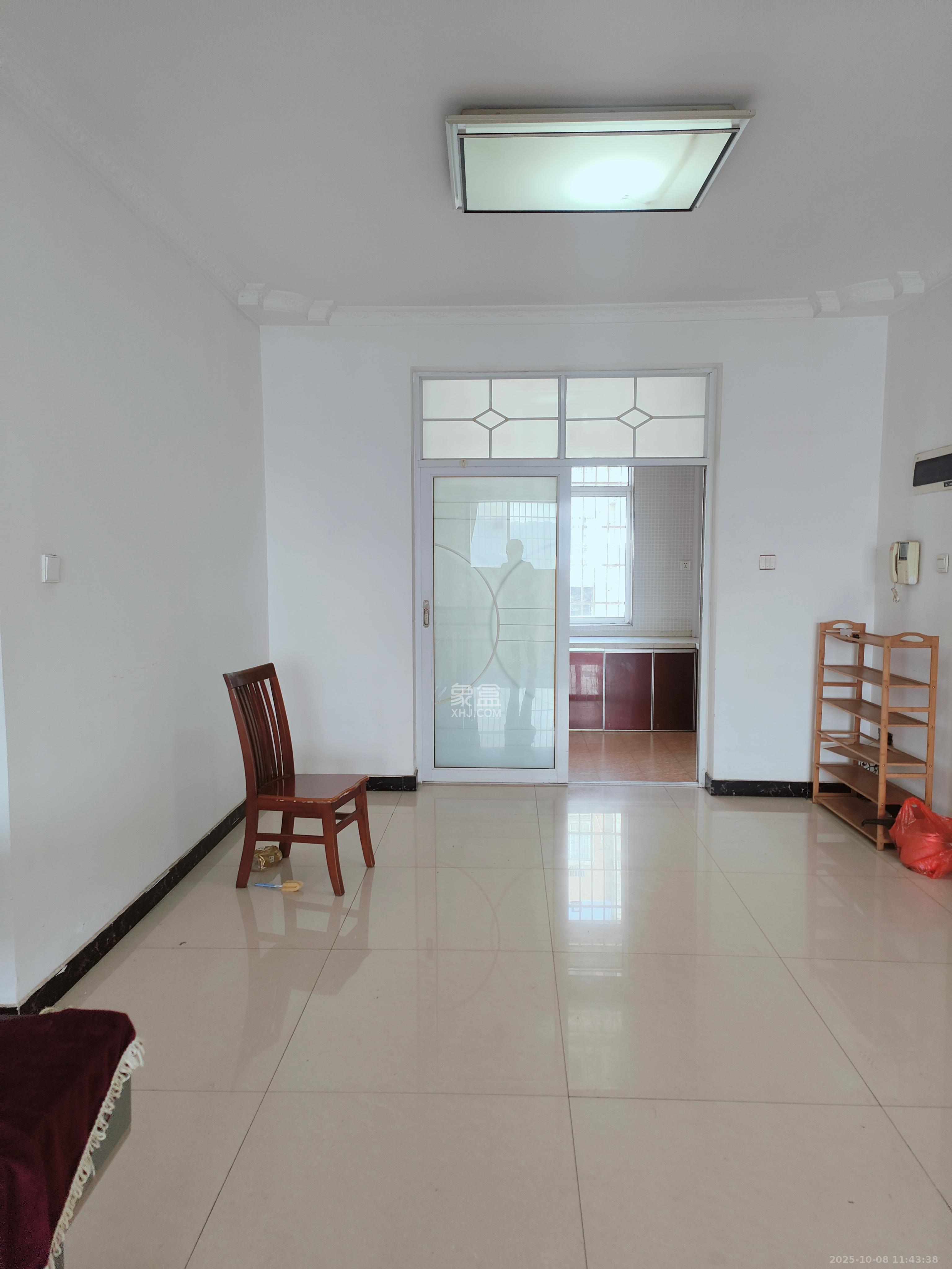 先锋新宇 4室2厅2卫 2500.0元/月 先锋新宇 4室2厅2卫 2500.0元/月室内图