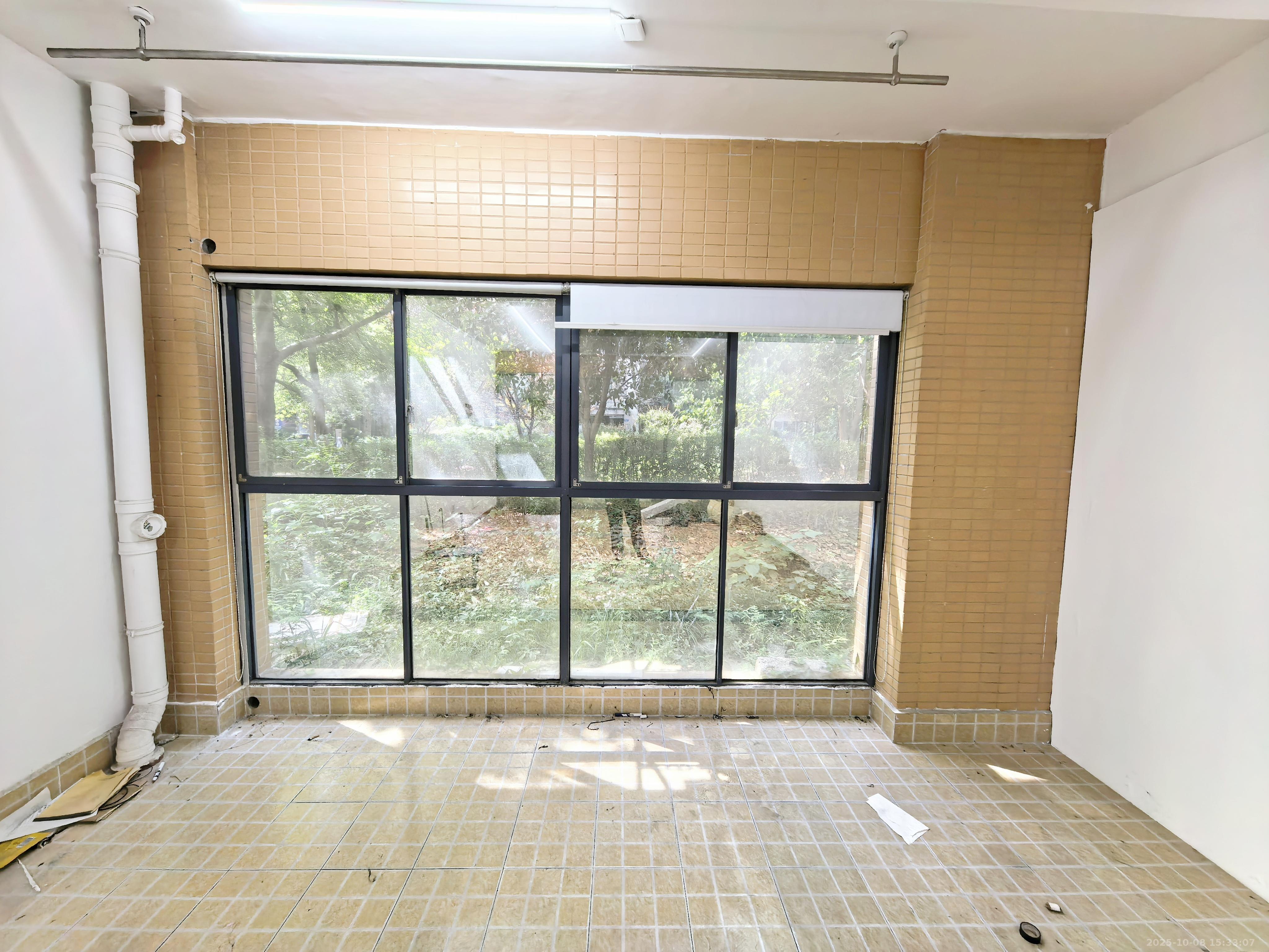 中城丽景香山园 4室2厅2卫 3200.0元/月 中城丽景香山园 4室2厅2卫 3200.0元/月室内图