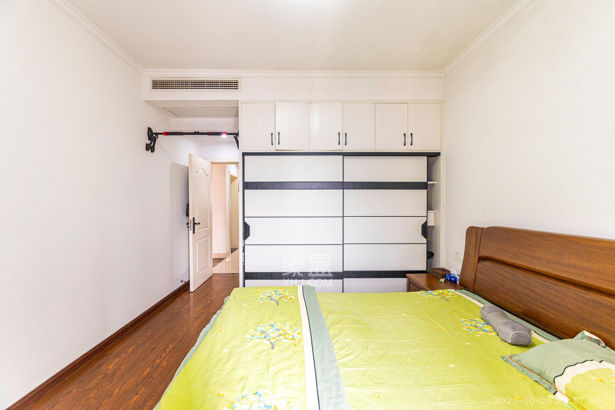 国泰九龙湾 3室2厅2卫 91.8万 国泰九龙湾 3室2厅2卫 91.8万卧室