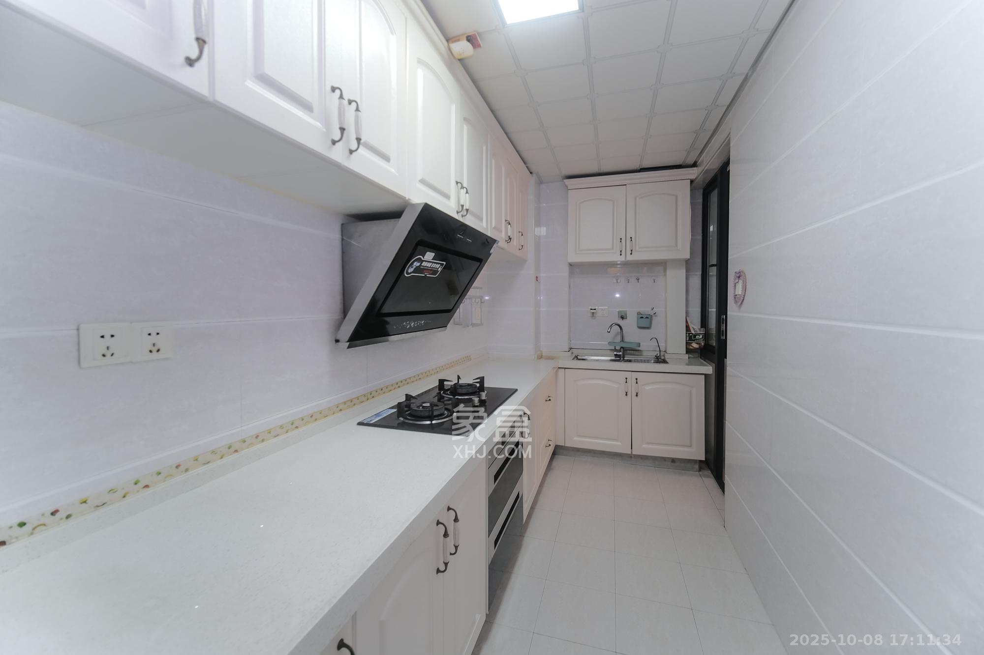 三一街区  2室2厅1卫    52.8万 三一街区  2室2厅1卫    52.8万厨房