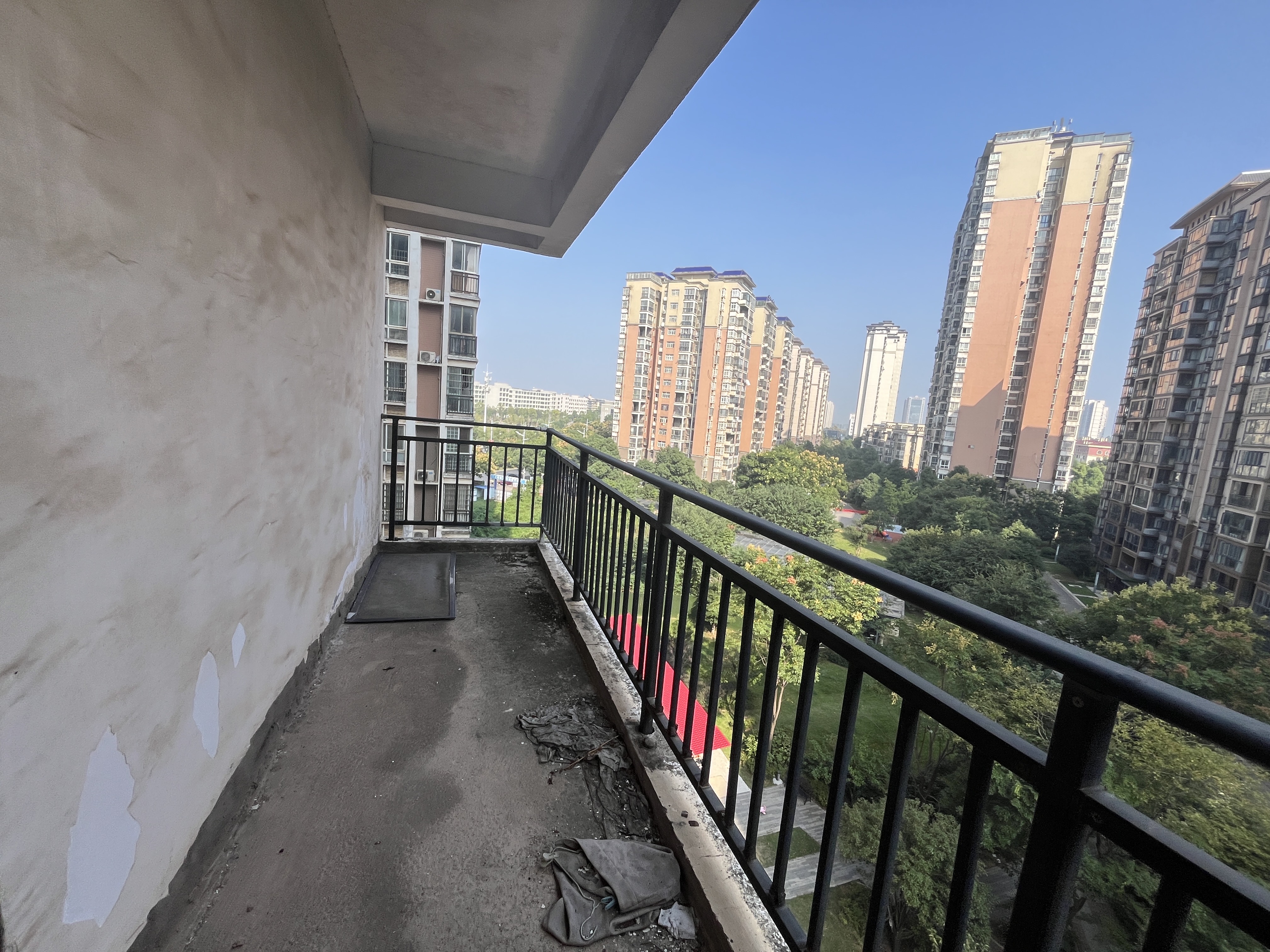 学府花园（文苑瑞景）  3室2厅2卫    68.8万阳台