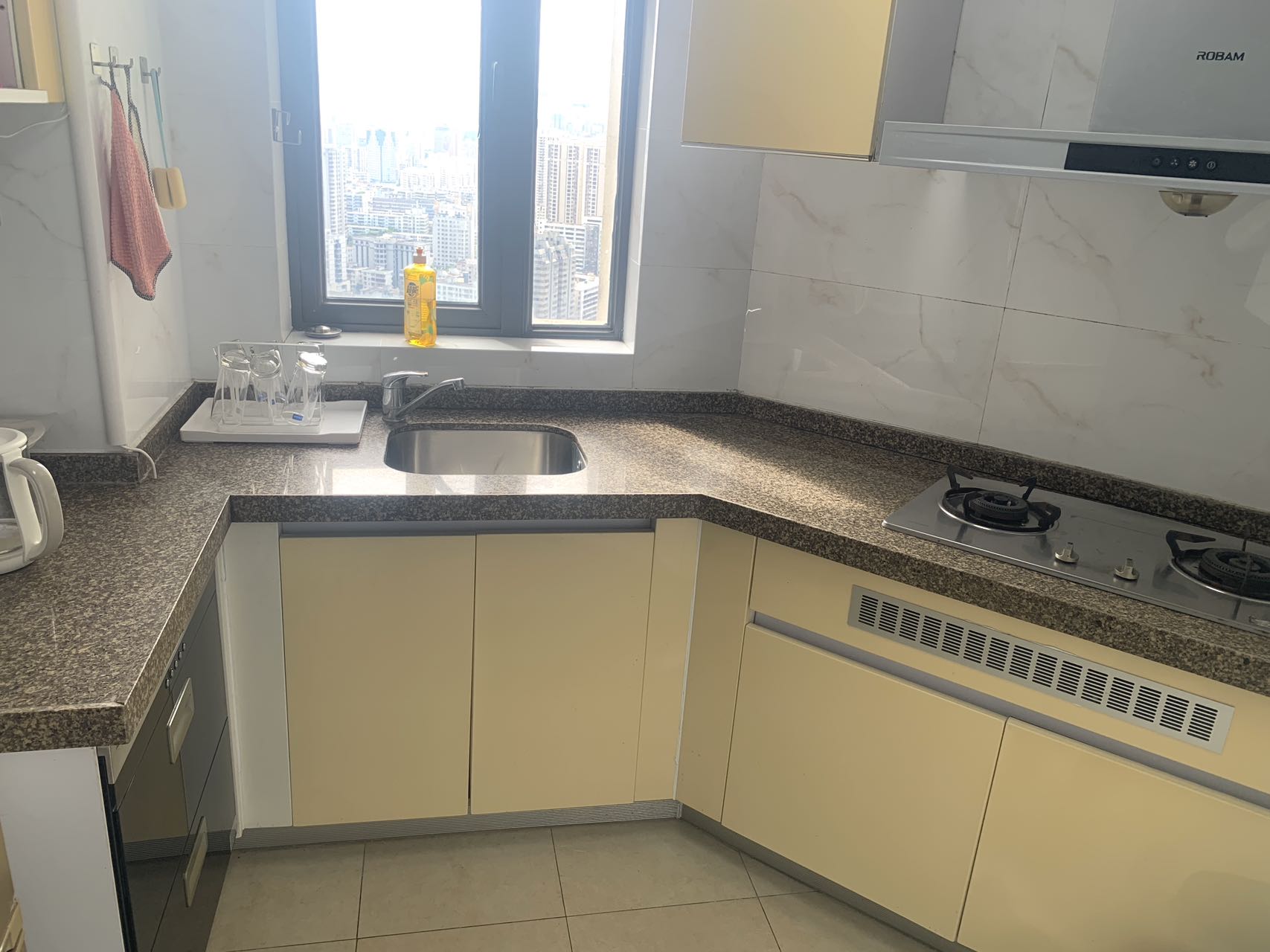 恒大外滩  2室2厅1卫    150.0万客厅