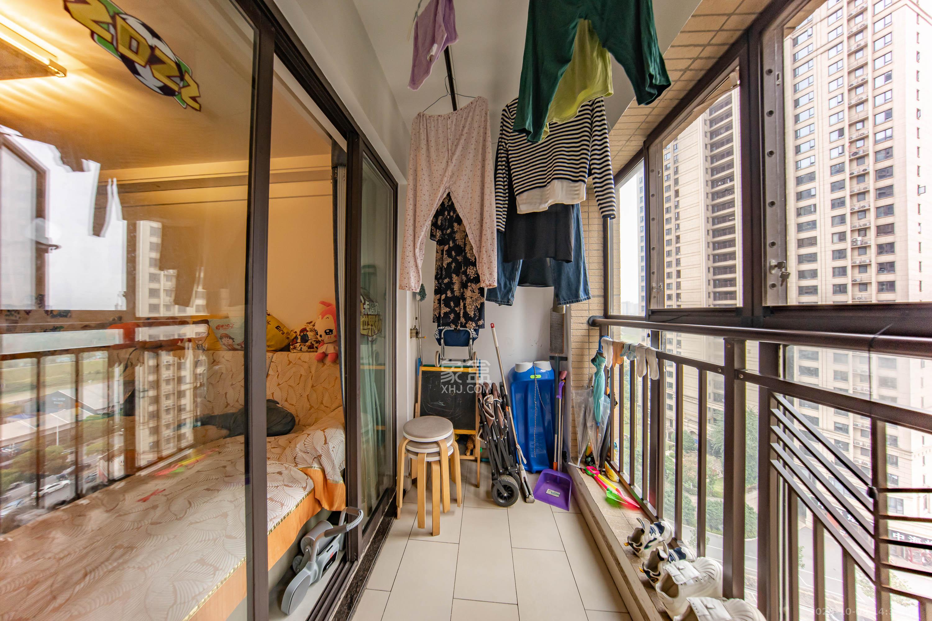 中海国际三期  3室2厅2卫    2200.0元/月 中海国际三期  3室2厅2卫    2200.0元/月室内图