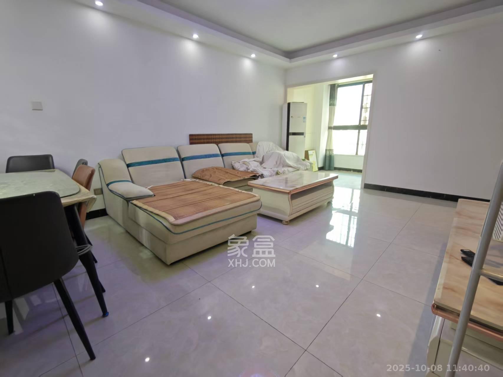 绿地中央广场  3室2厅1卫    2800.0元/月 绿地中央广场  3室2厅1卫    2800.0元/月室内图